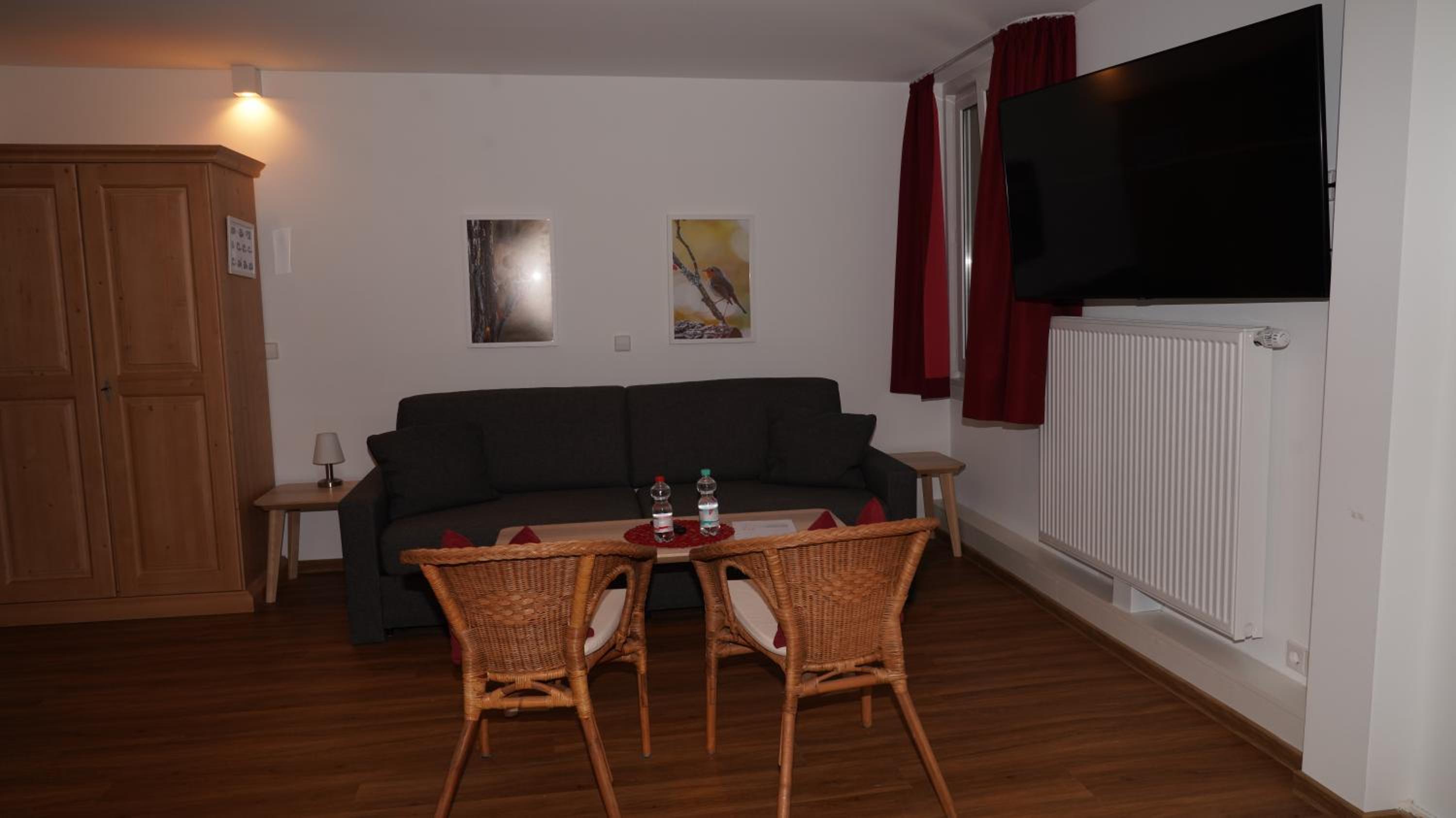 Large Double Room - Photo 3