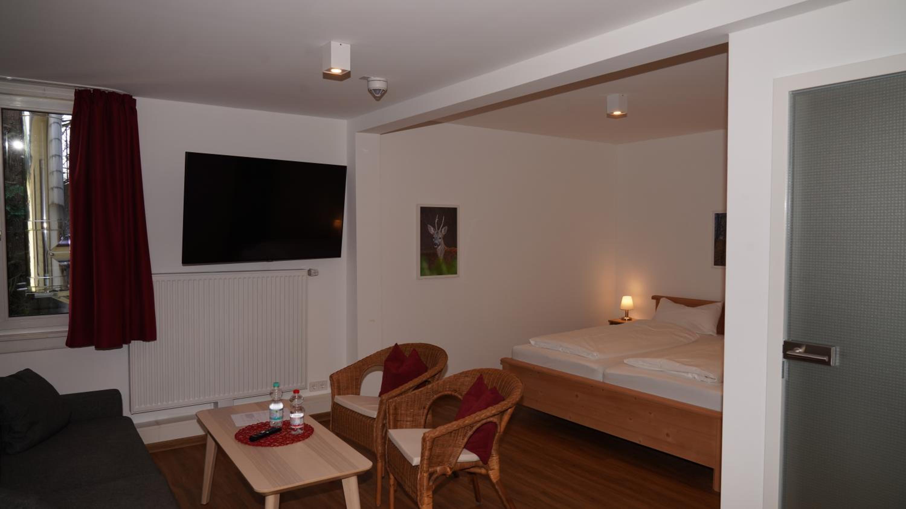 Large Double Room - Photo 1