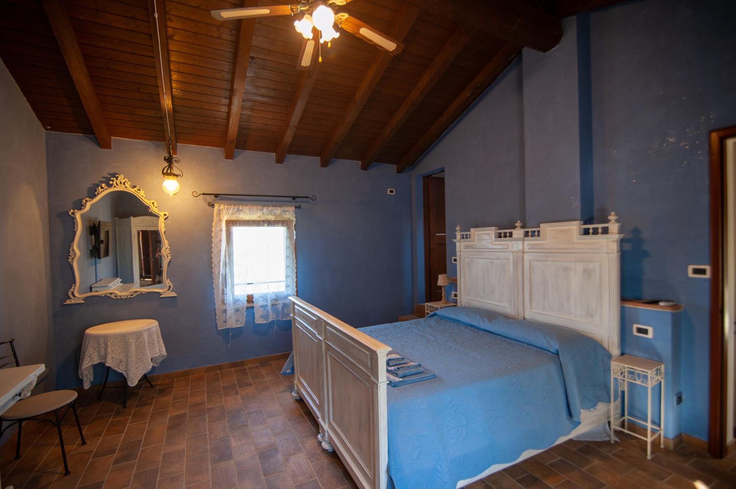 Large Double Room photo 1