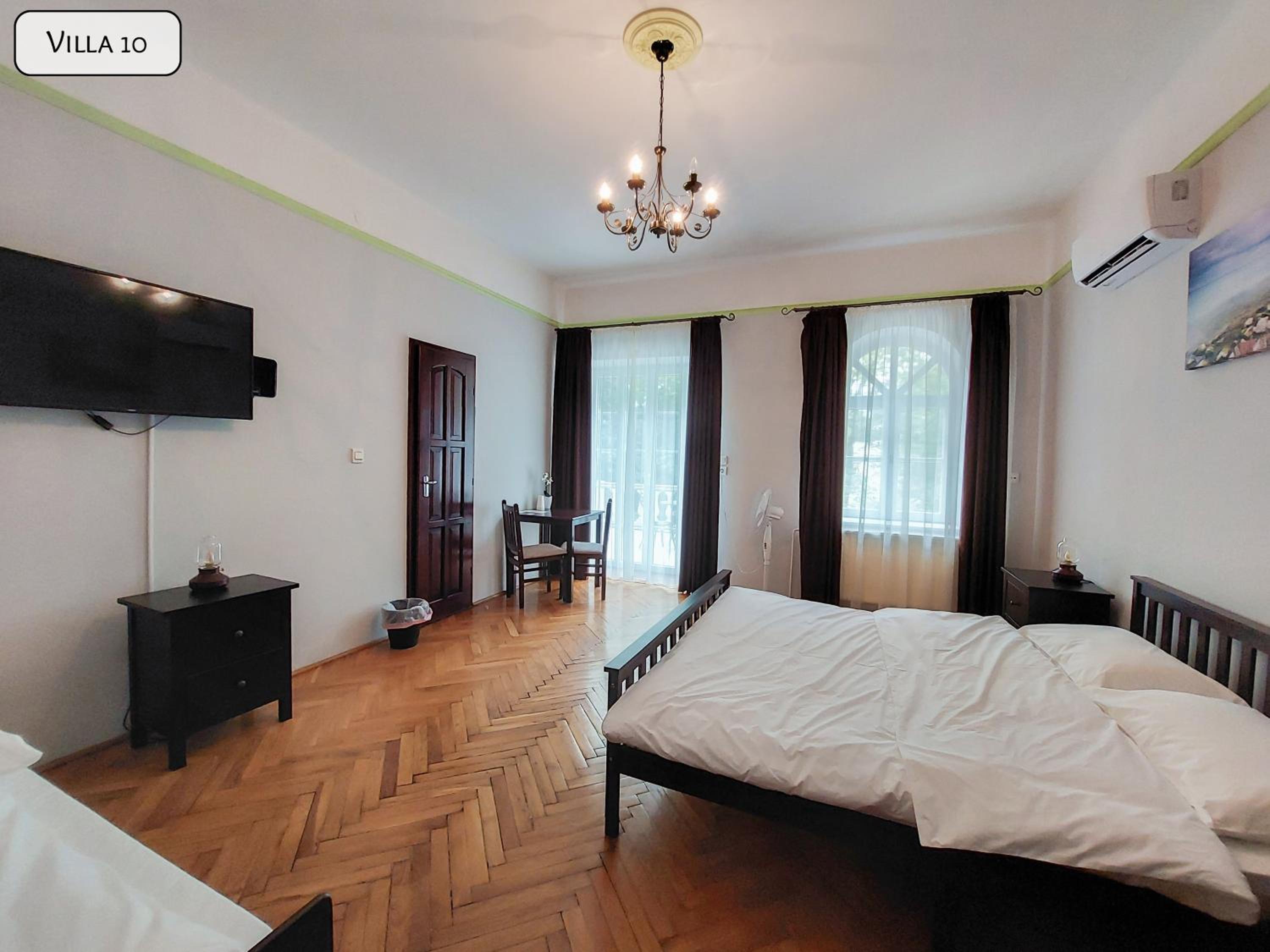 Family Room with Balcony photo 2