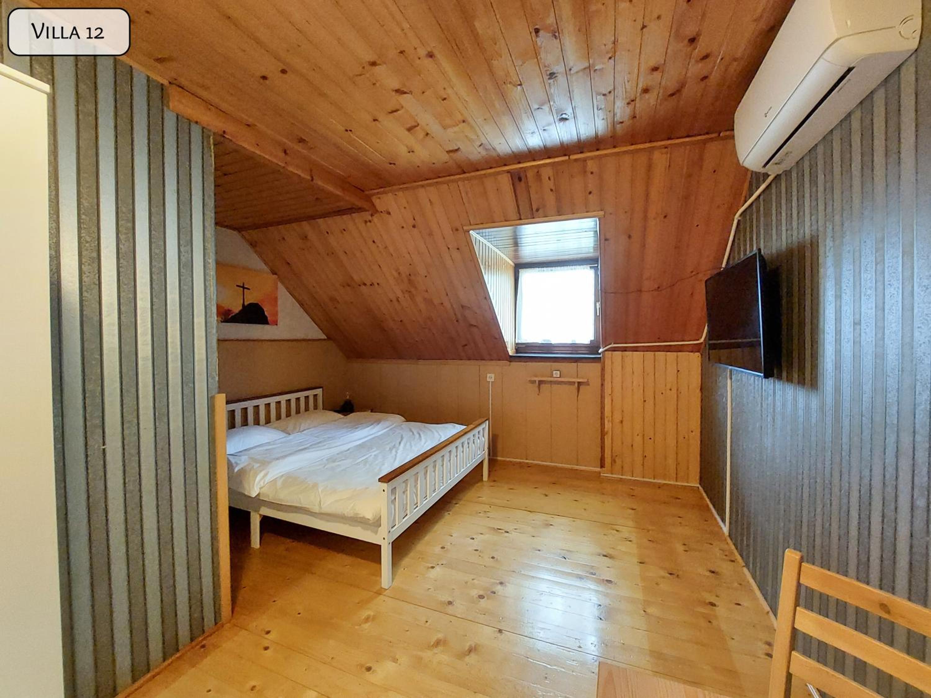 Deluxe Family Room photo 1