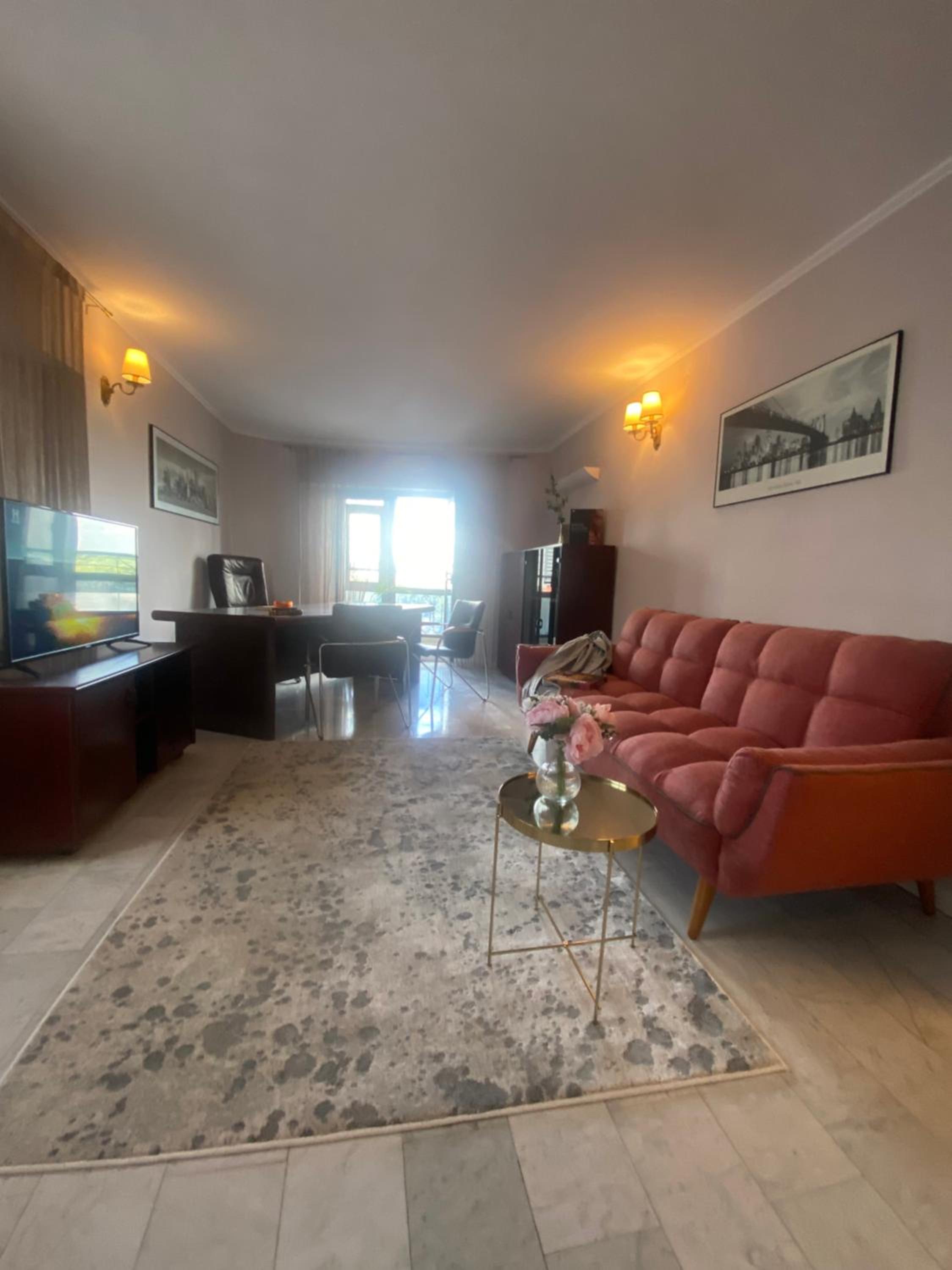 One-Bedroom Apartment - Photo 1