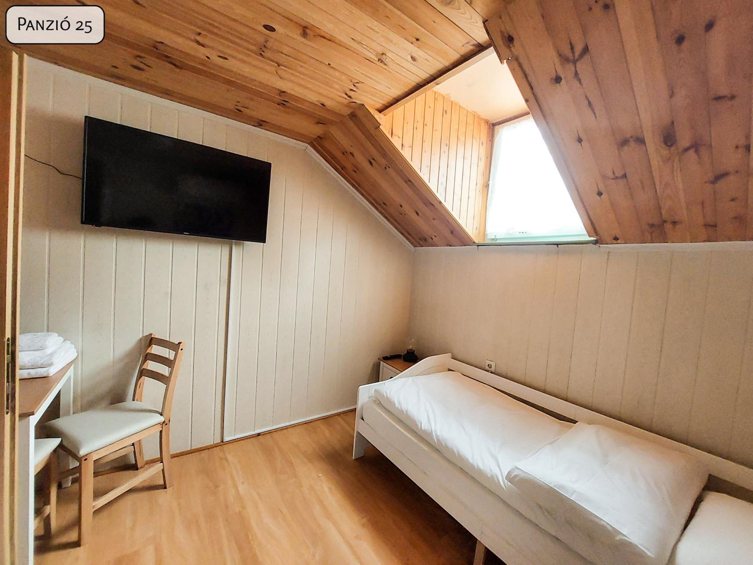 Superior Family Room photo 2