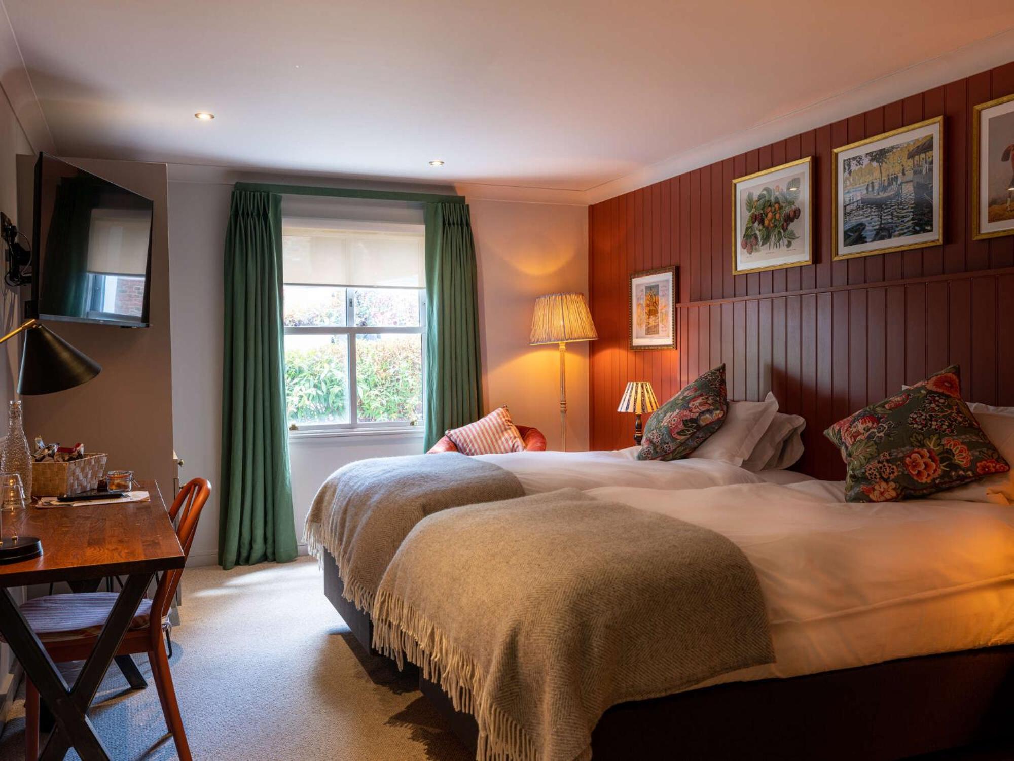 Superior Twin Room - Photo 1