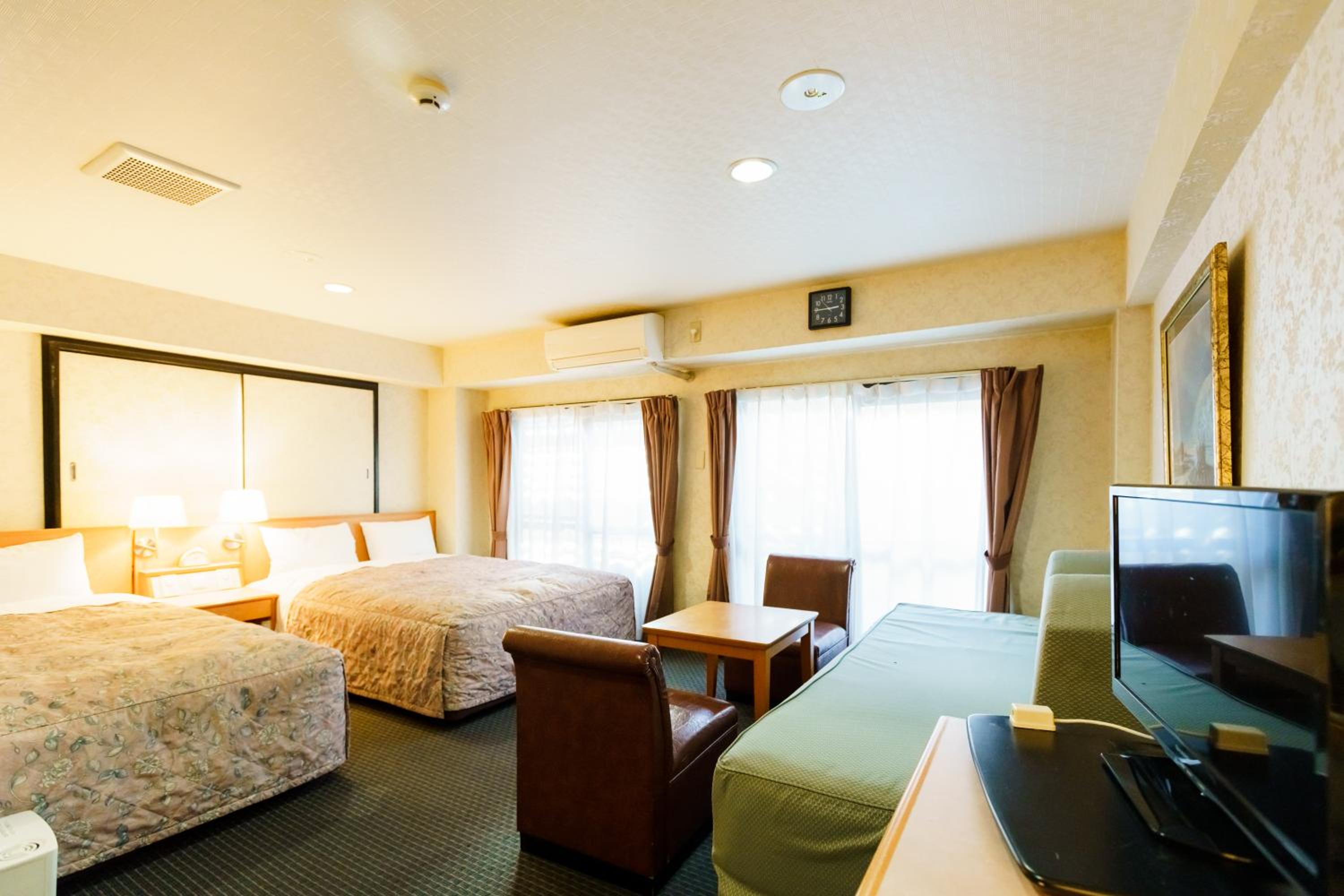 Deluxe Twin Room with Sofa Bed - Non-Smoking