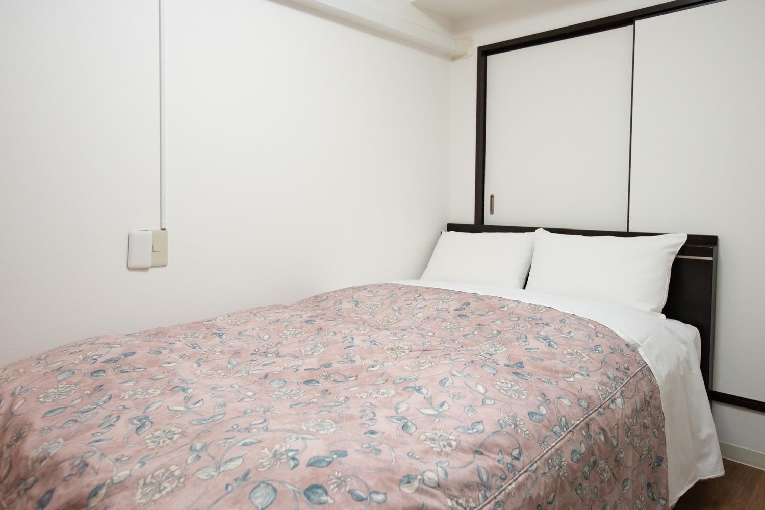 Double Room with Small Double Bed - Non-Smoking