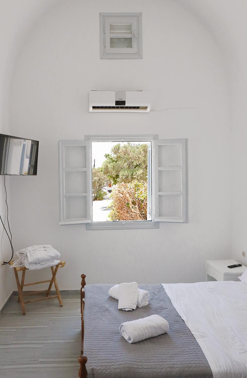 Standard Suite with Partial Sea View