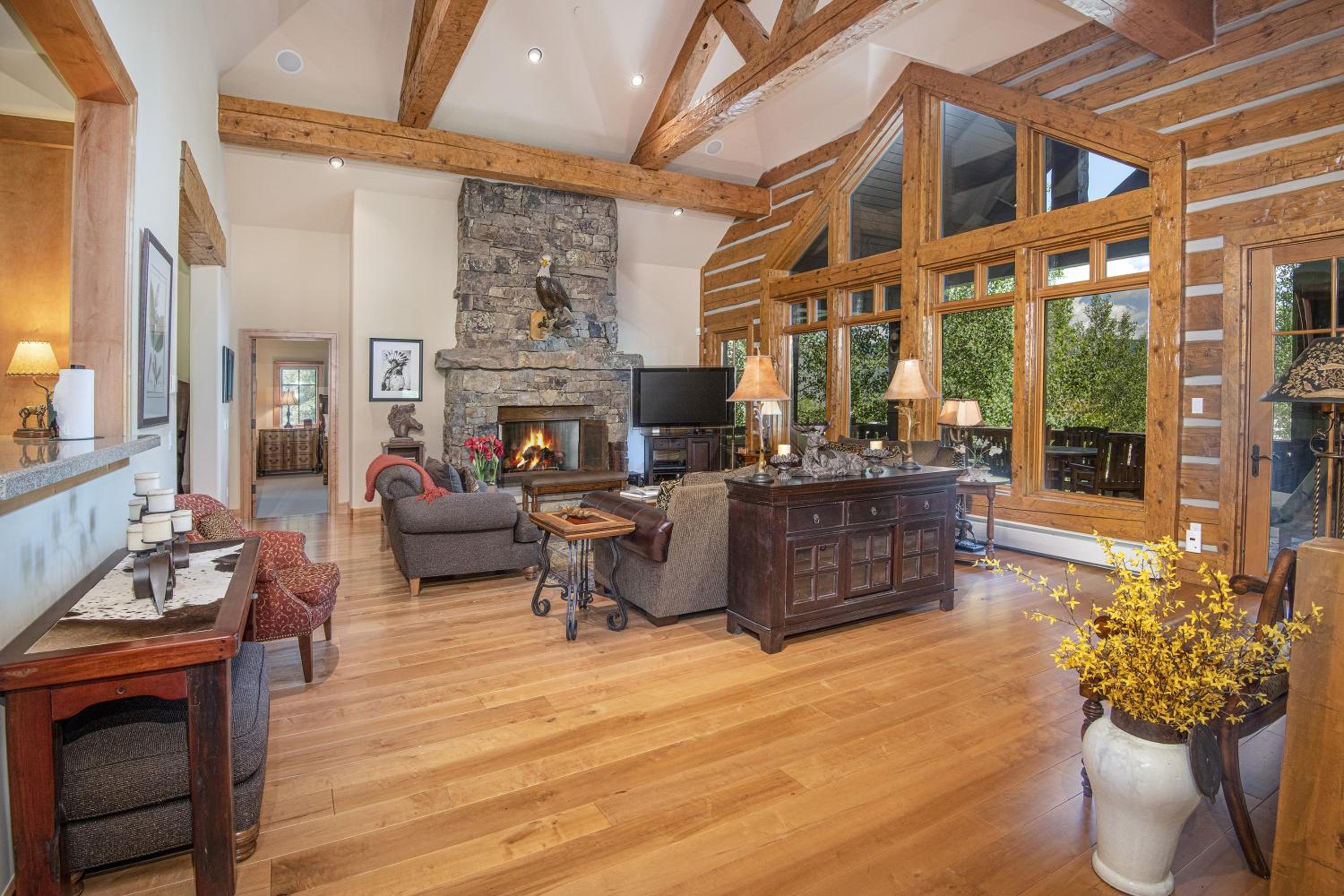 Five-Bedroom House photo 1