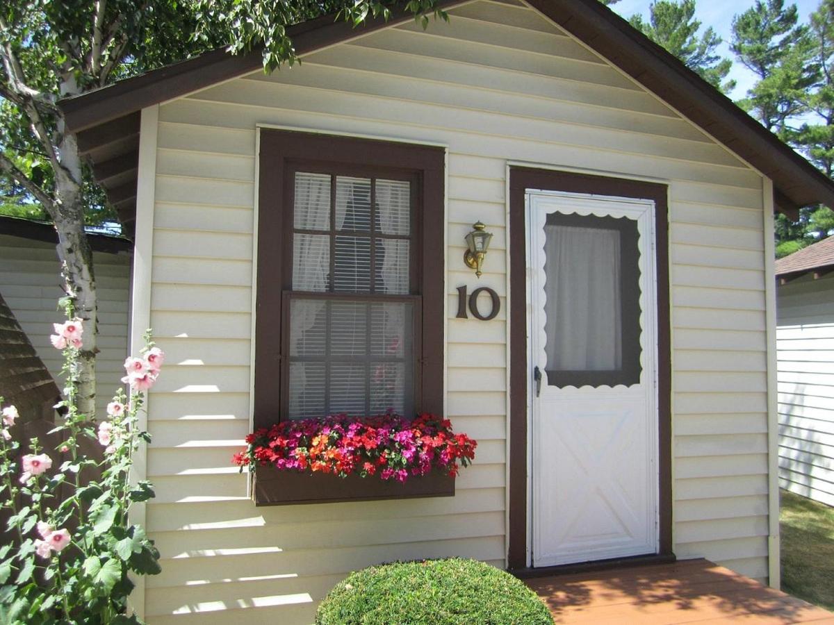 Single Room Cotttage with one Queen Bed photo 2