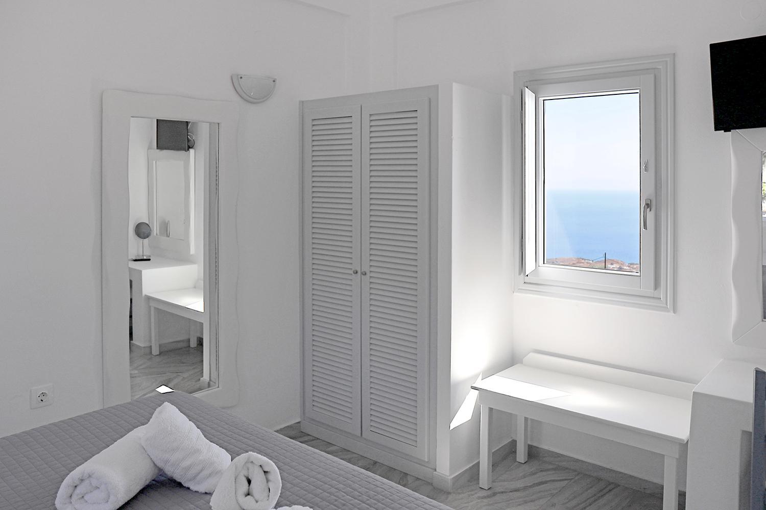Premium Suite with Sea View - Photo 32