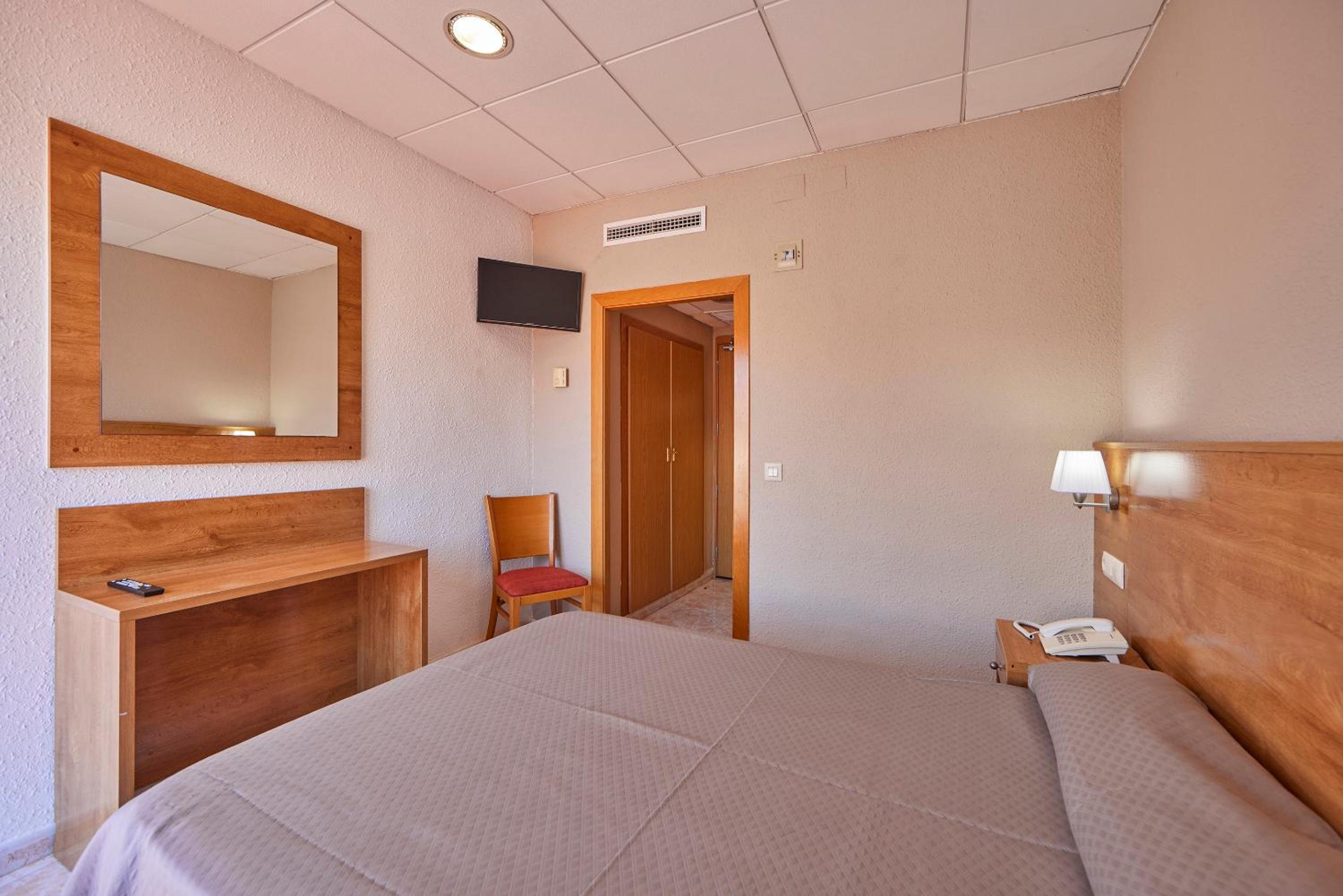 Double or Twin Room with Pool View photo 3