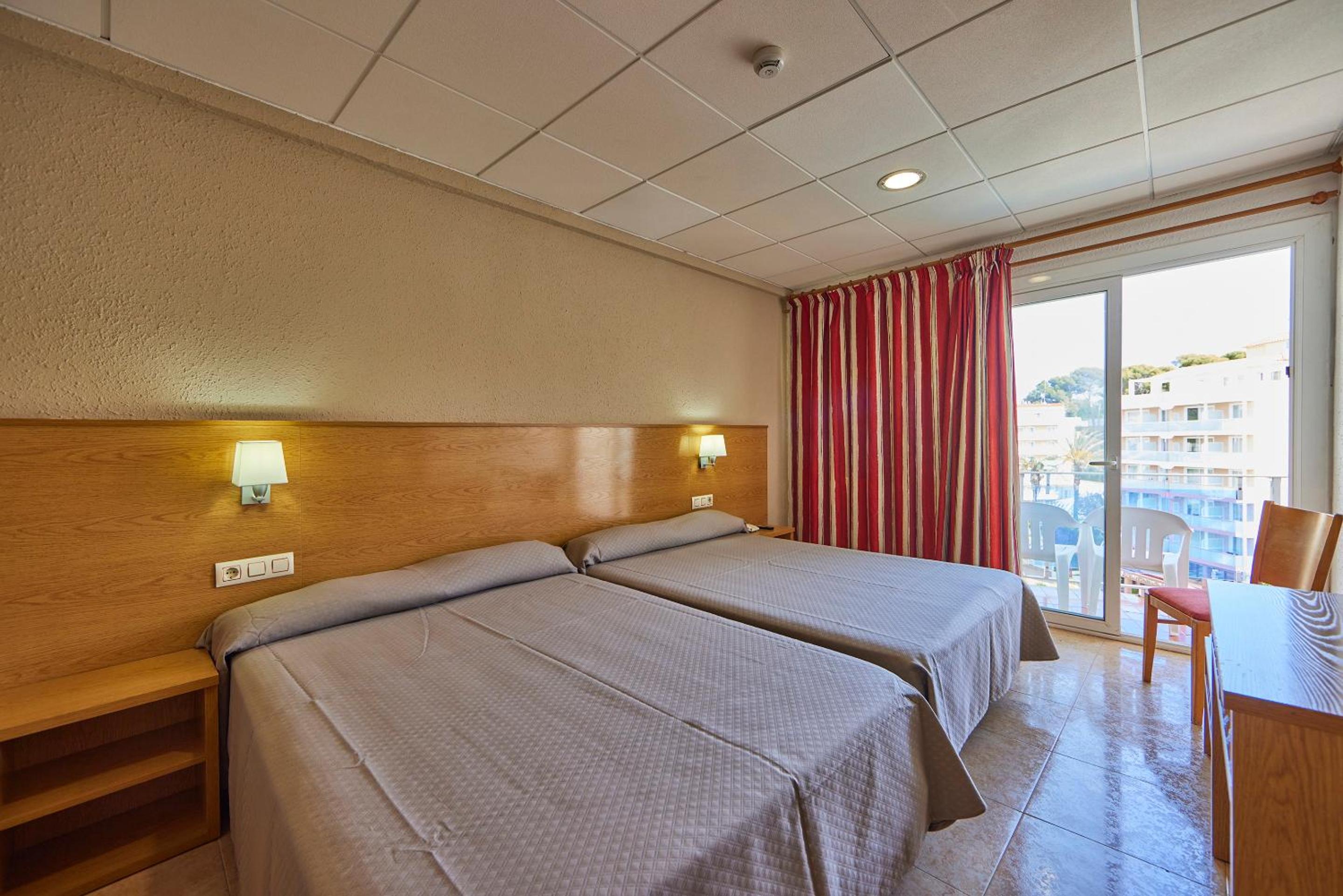 Habitación Doble o con Dos Camas con Vista a la Piscina