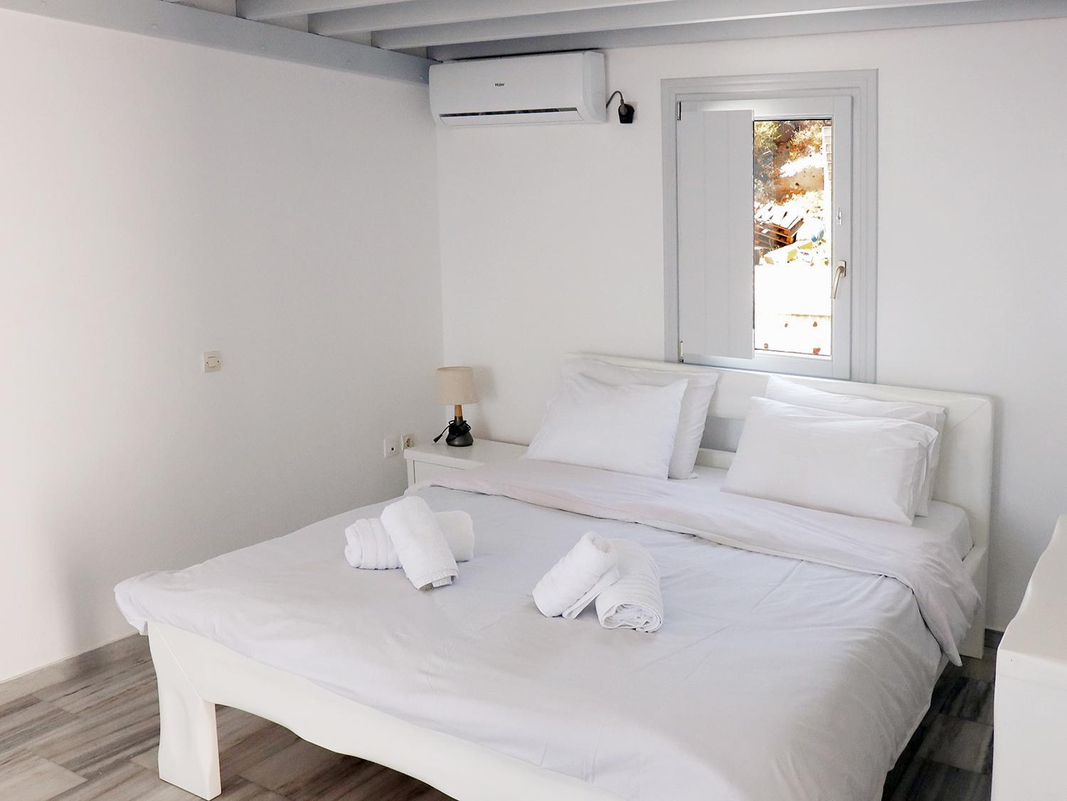 Premier Suite with Sea View - Photo 9