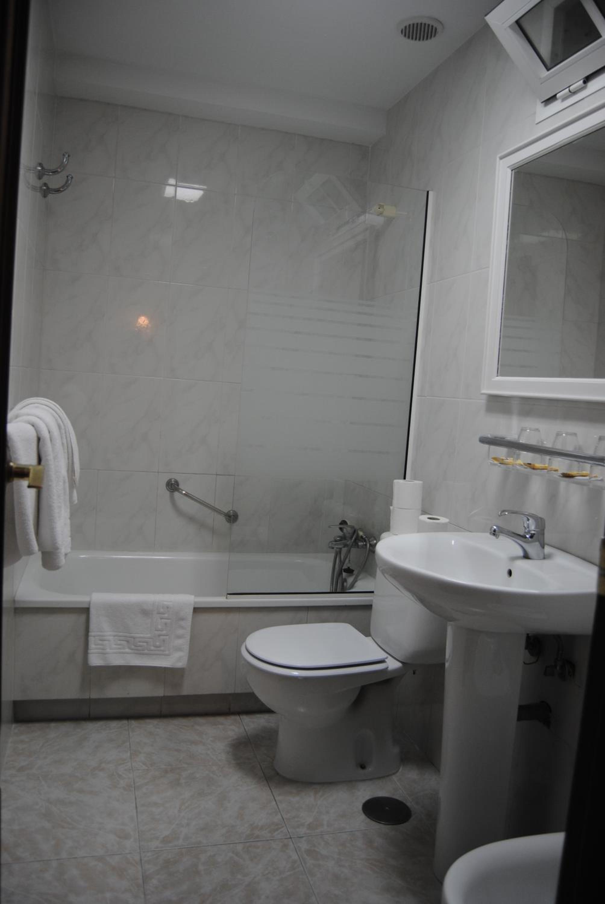 Triple Room (3 Adults) photo 2