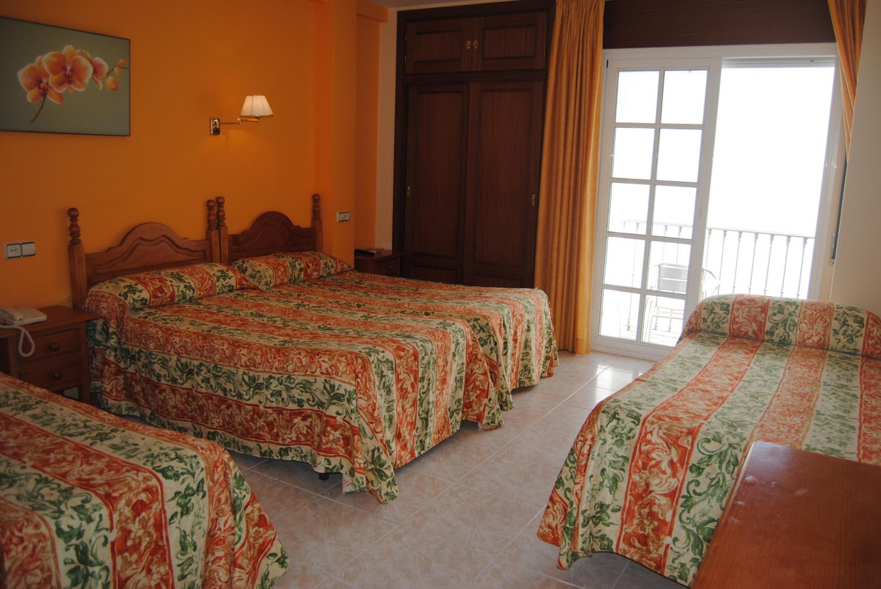 Standard Quadruple Room photo 2