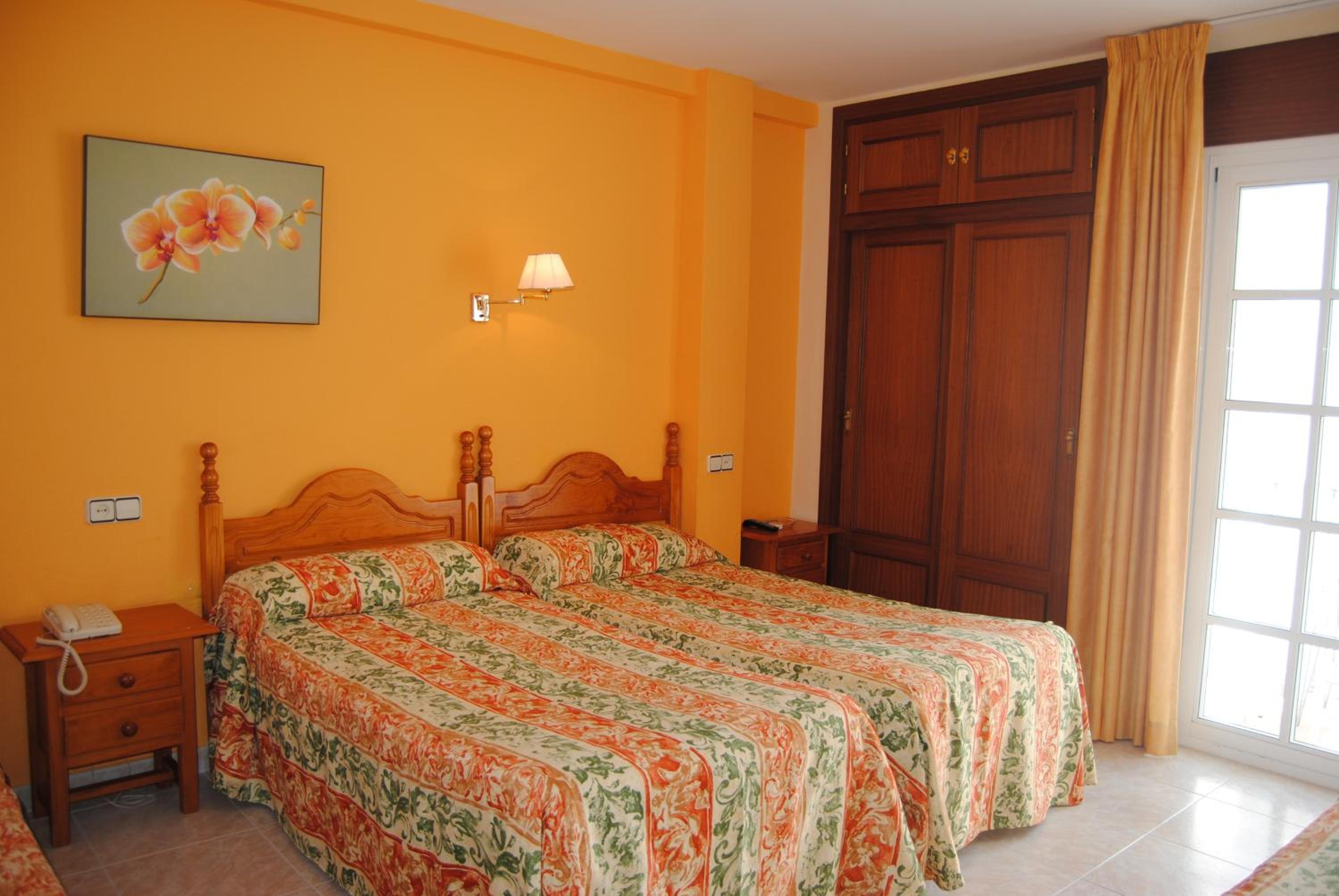Habitación familiar (2 adultos + 1 niño)