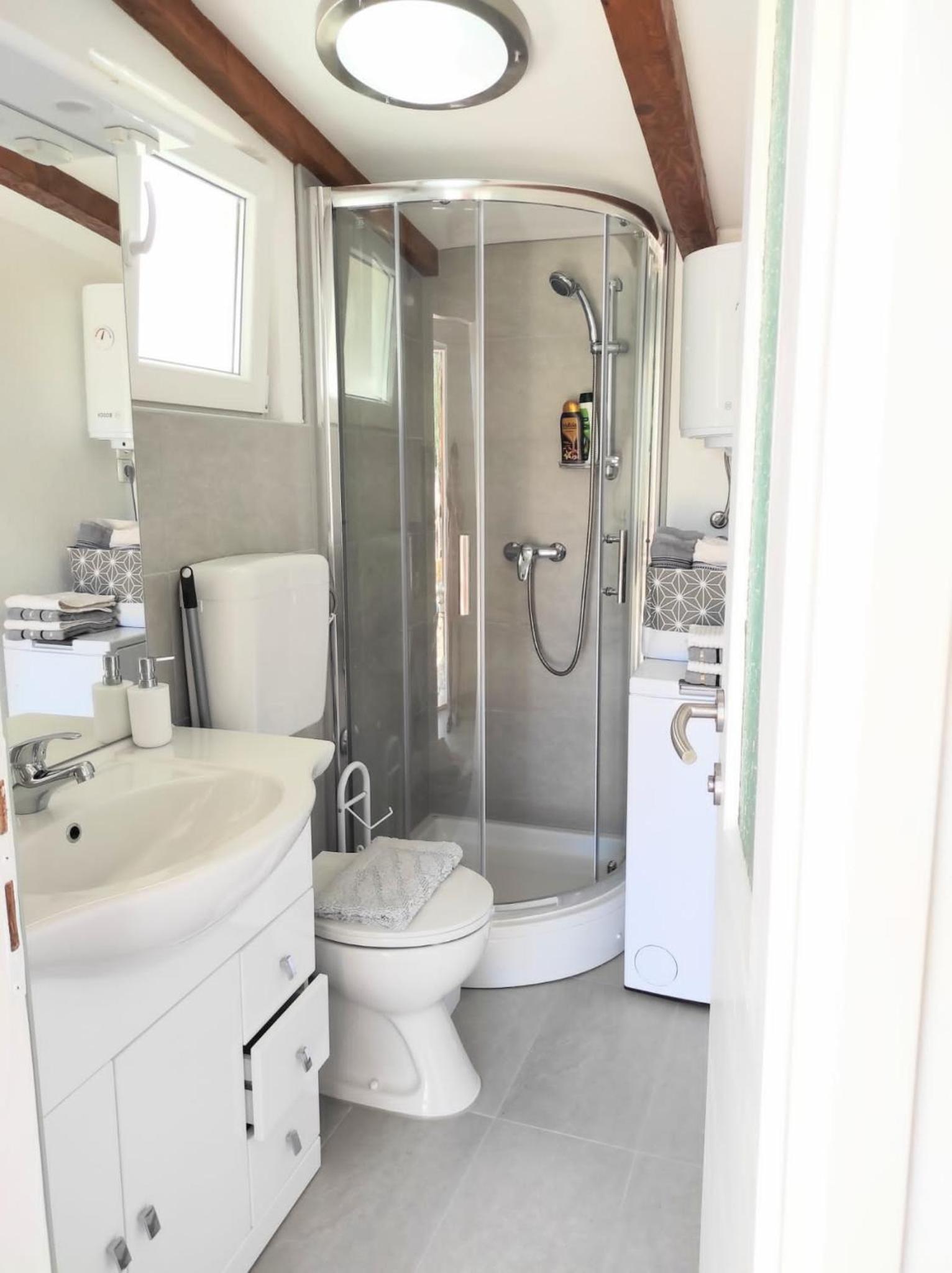 One-Bedroom House photo 2