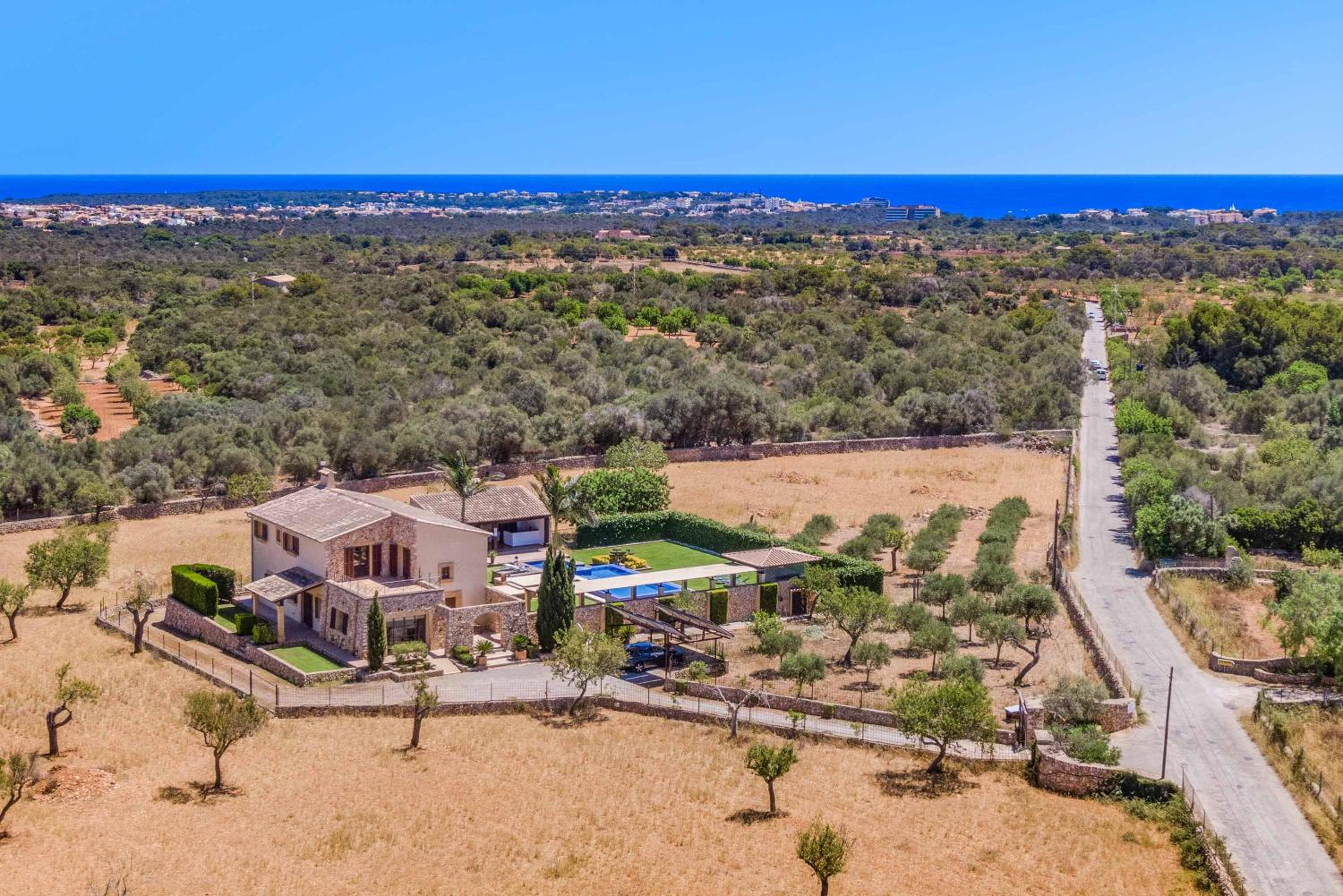Villa photo 3