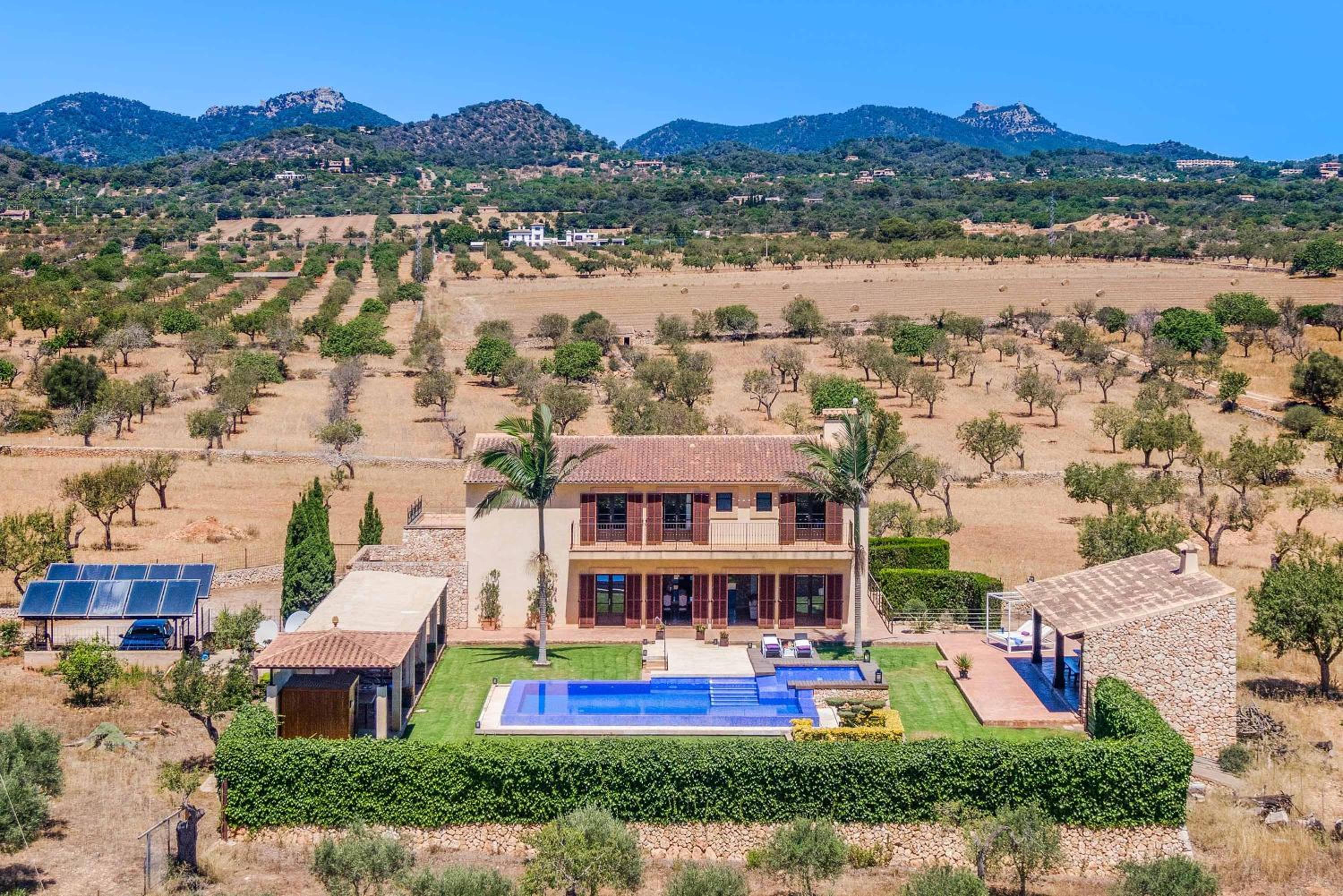 Villa photo 2