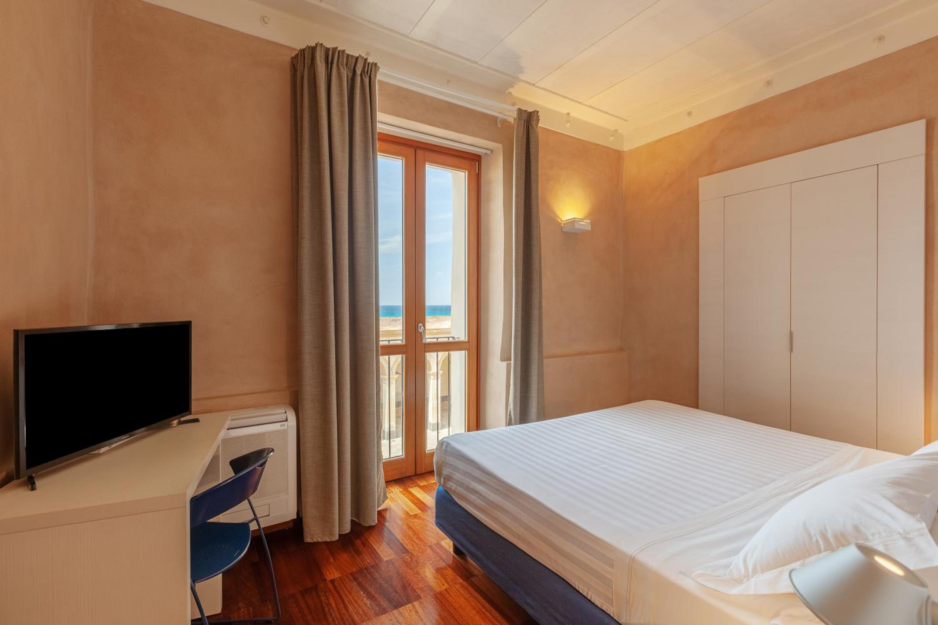 Studio with Sea View (2 Adults)