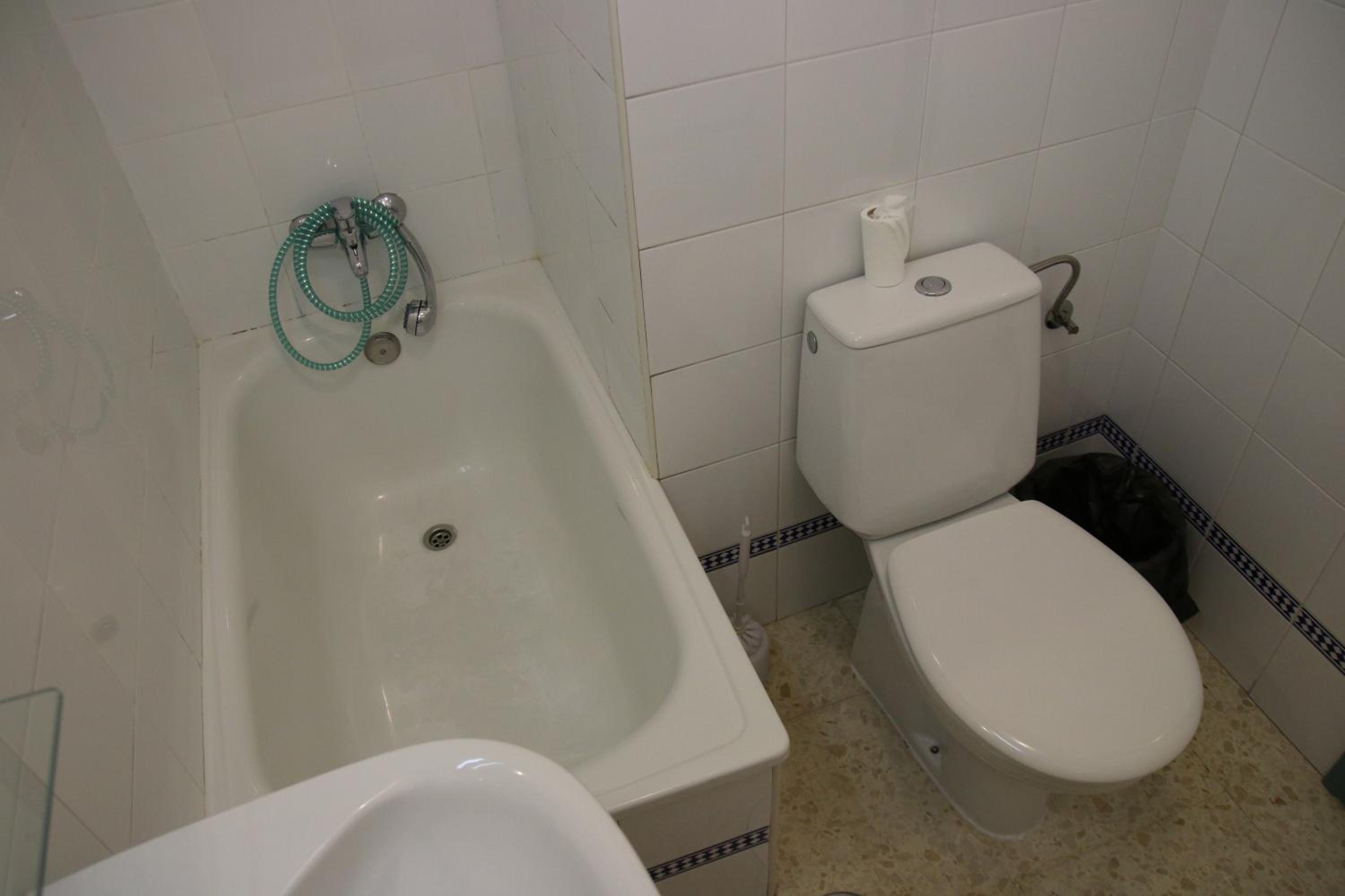 Double or Twin Room - Photo 6
