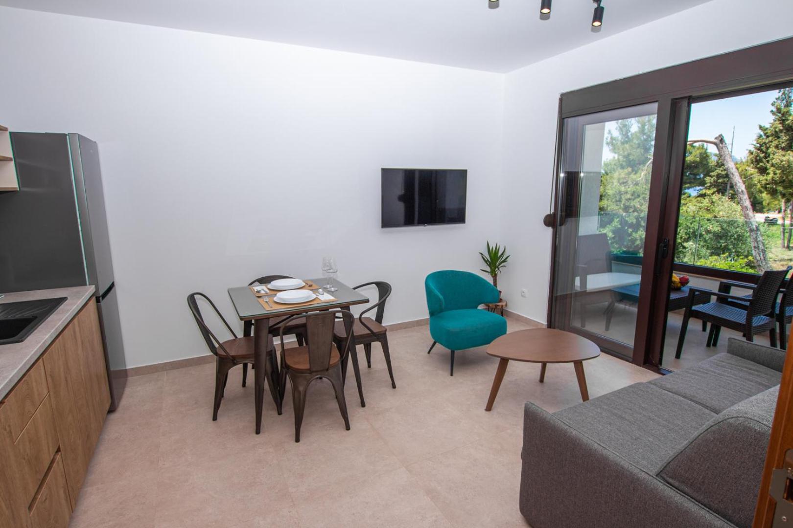 One-Bedroom Apartment photo 1