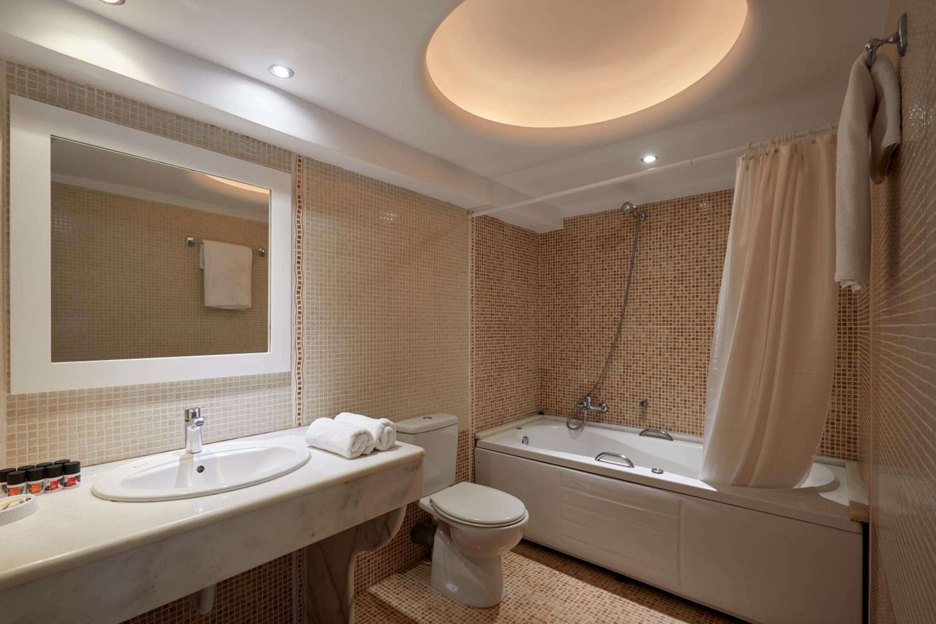 Standard Double Room - Photo 4