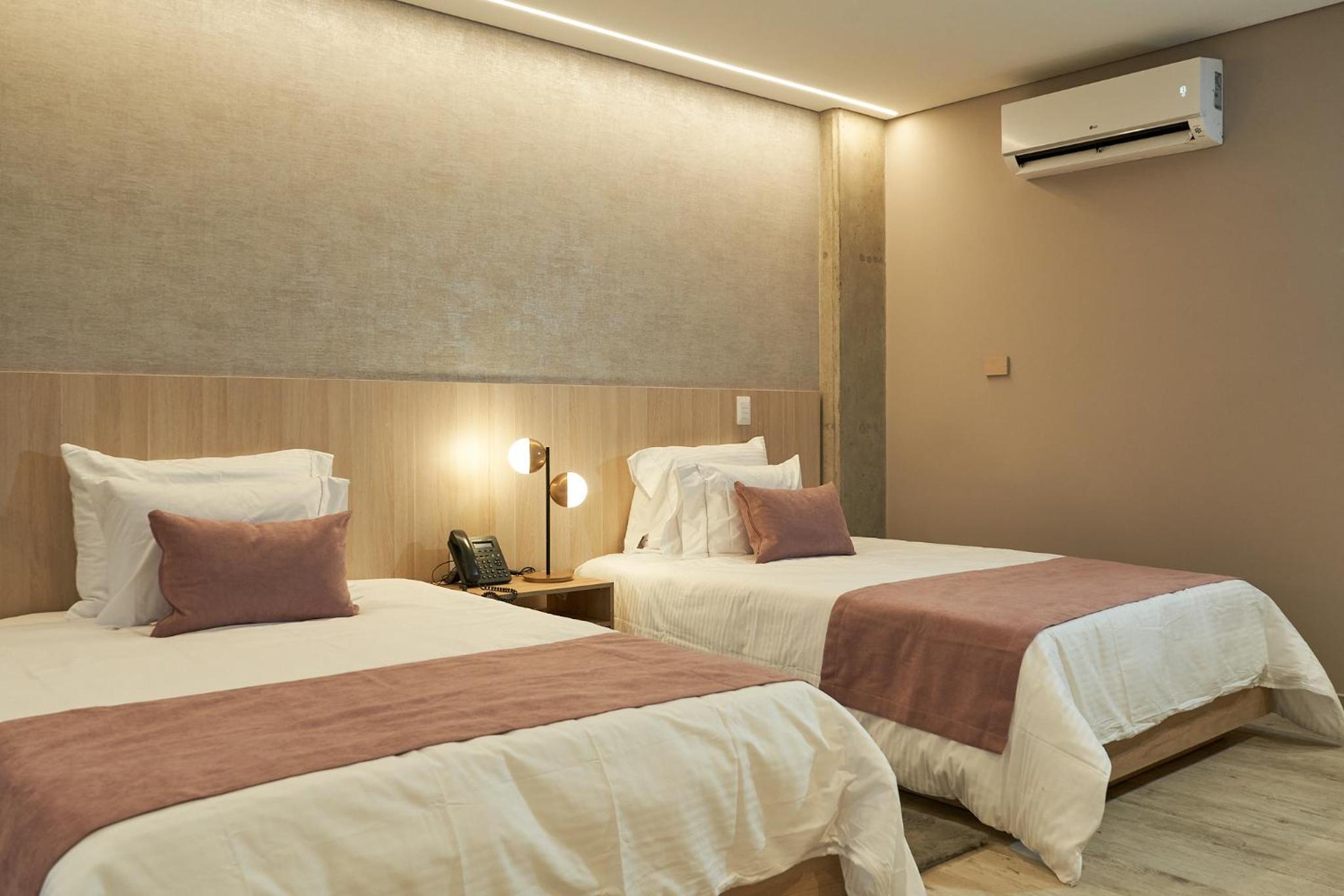 Twin Room - Photo 12