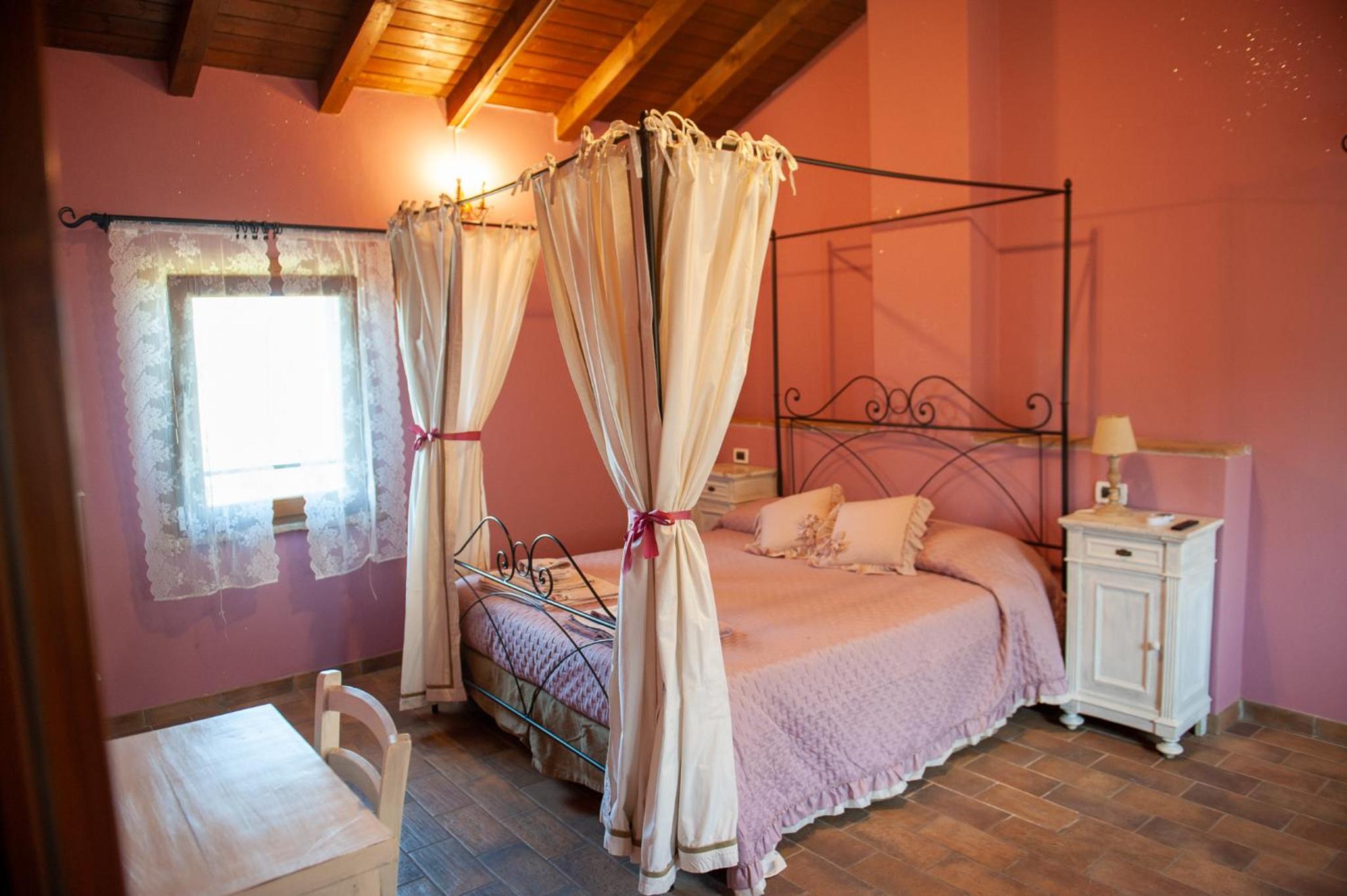 Large Double Room - Photo 1