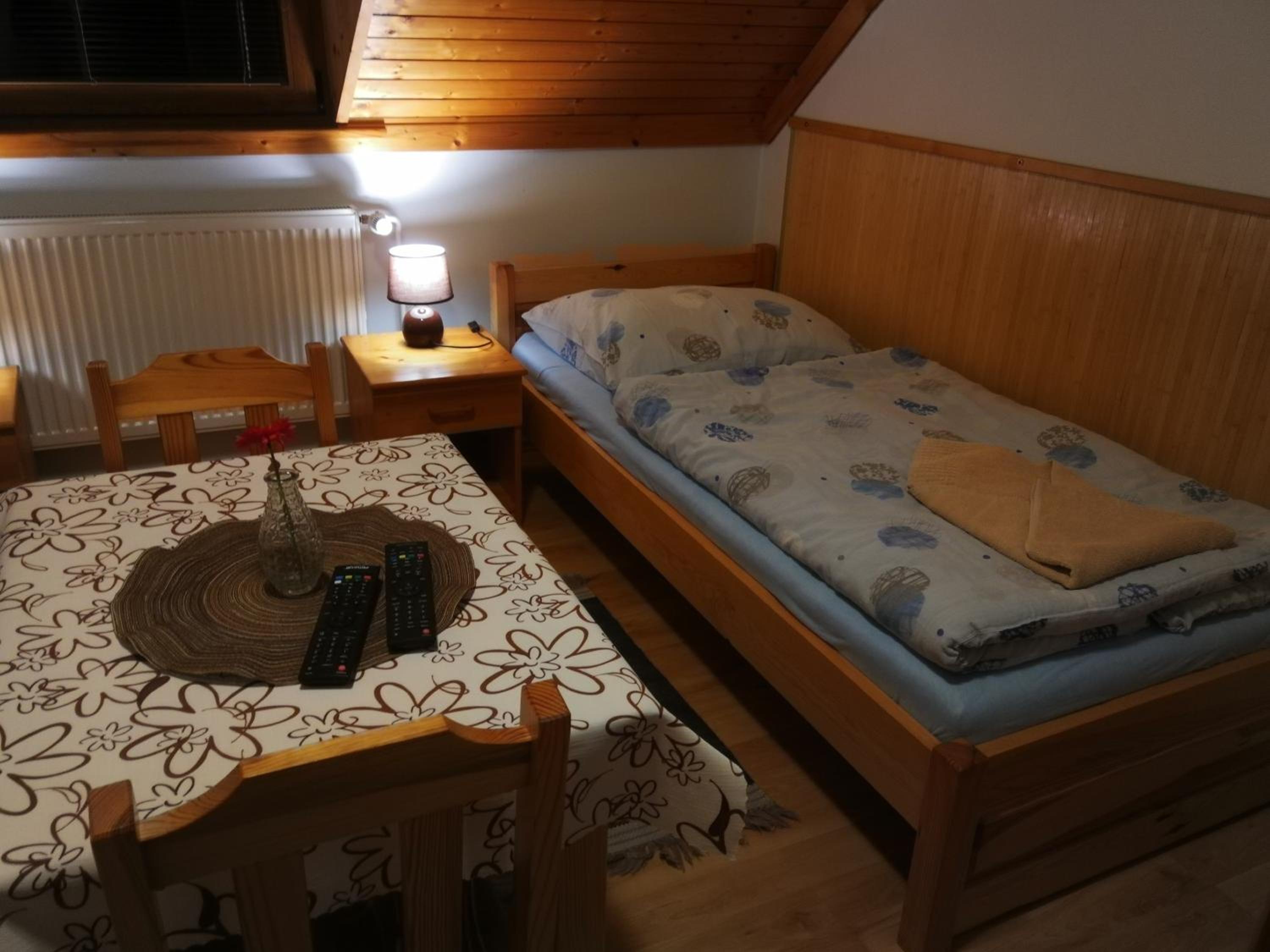 Twin Room with Private Bathroom - Photo 4