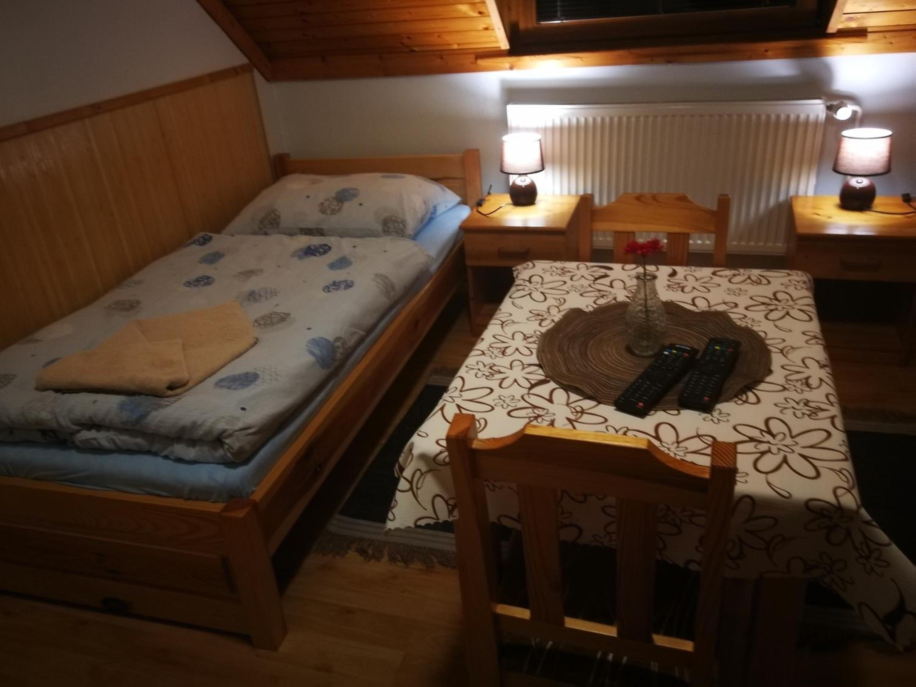 Twin Room with Private Bathroom - Photo 5
