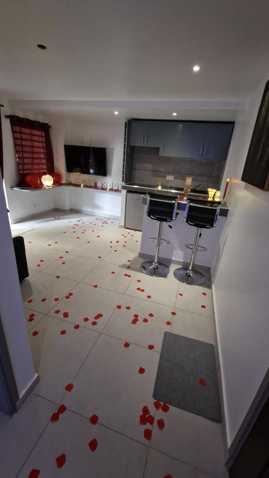 Suite with Hot Tub - Photo 3