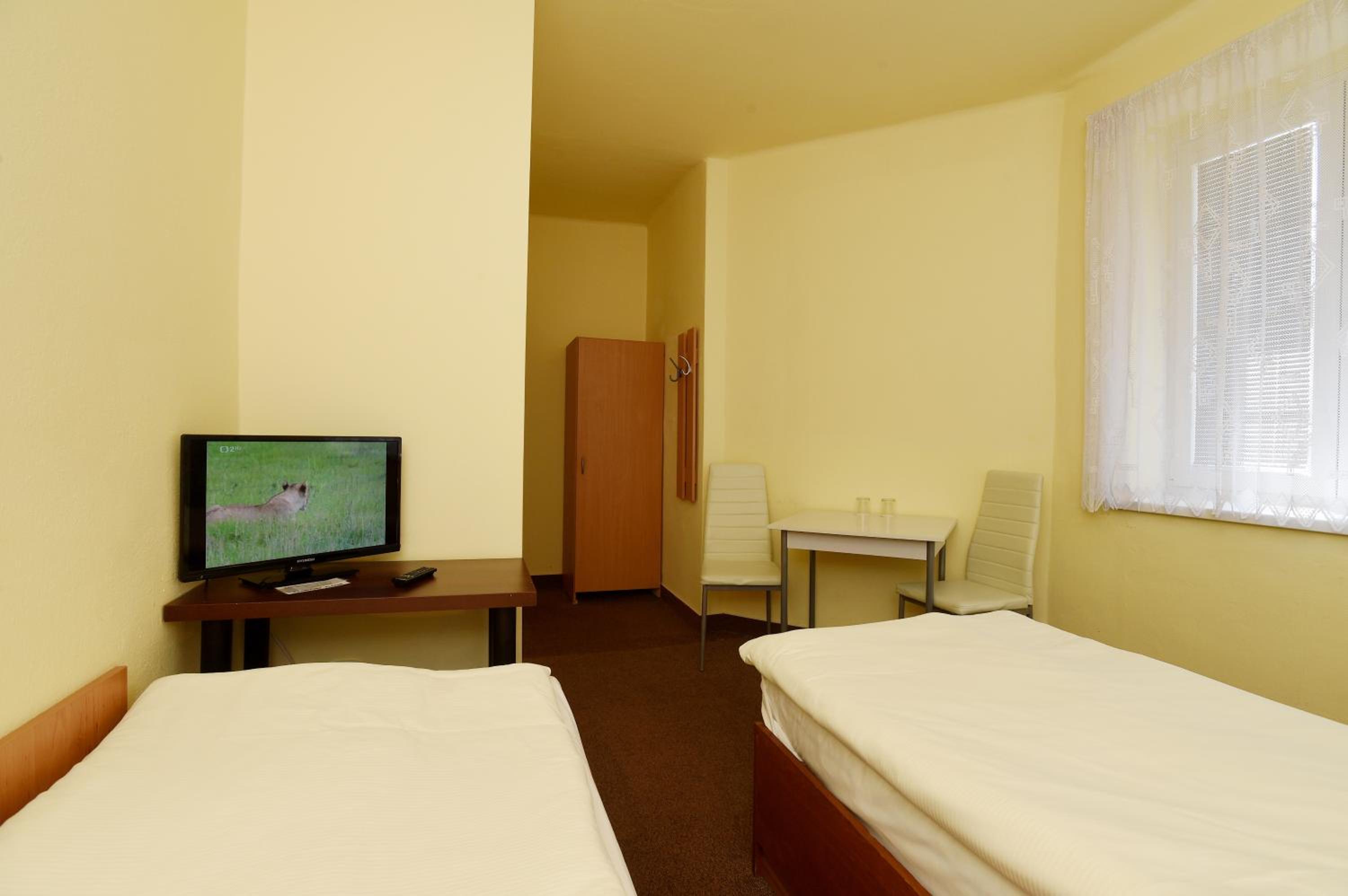 Twin Room with Bathroom photo 1