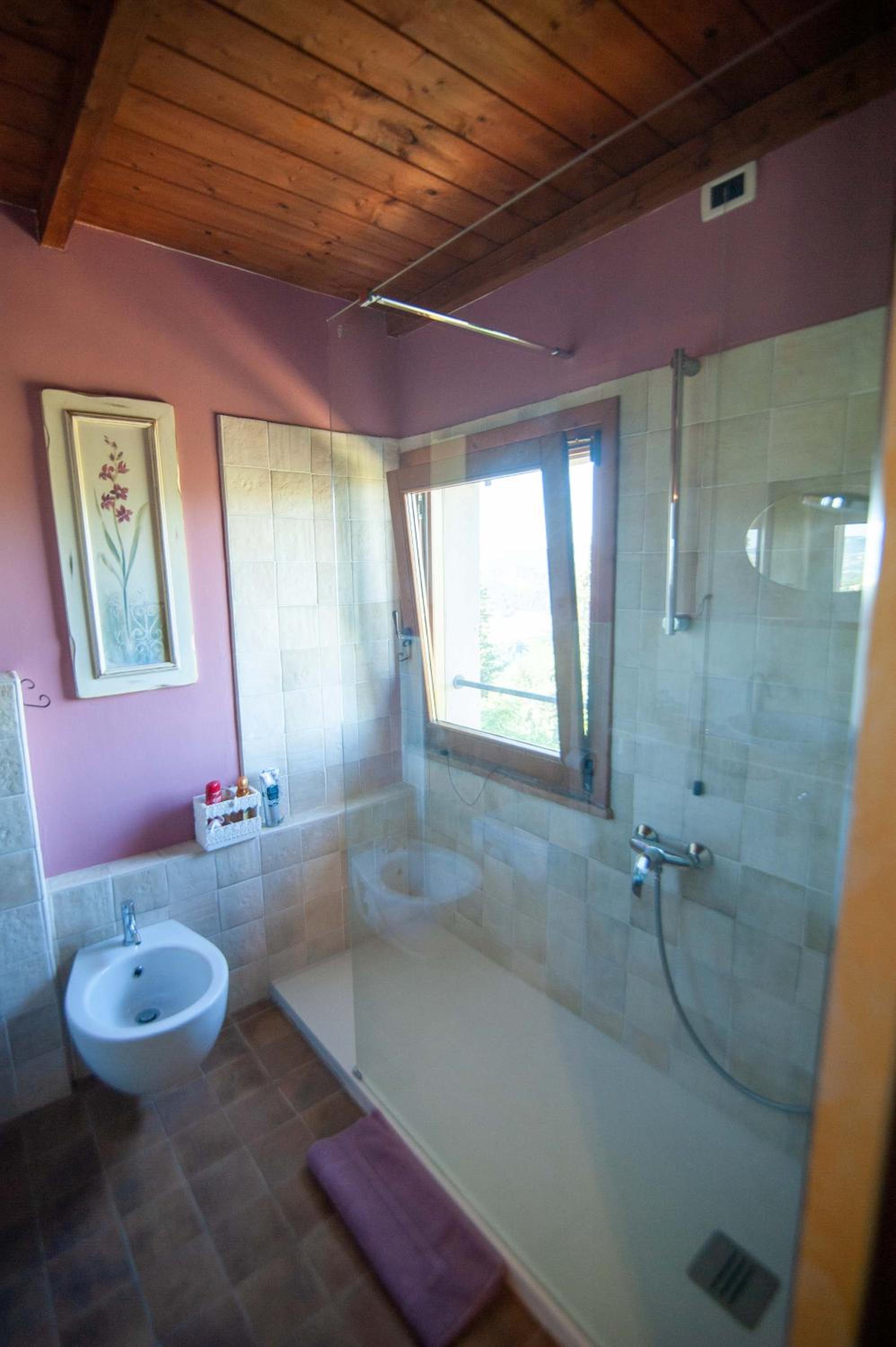 Large Double Room - Photo 10