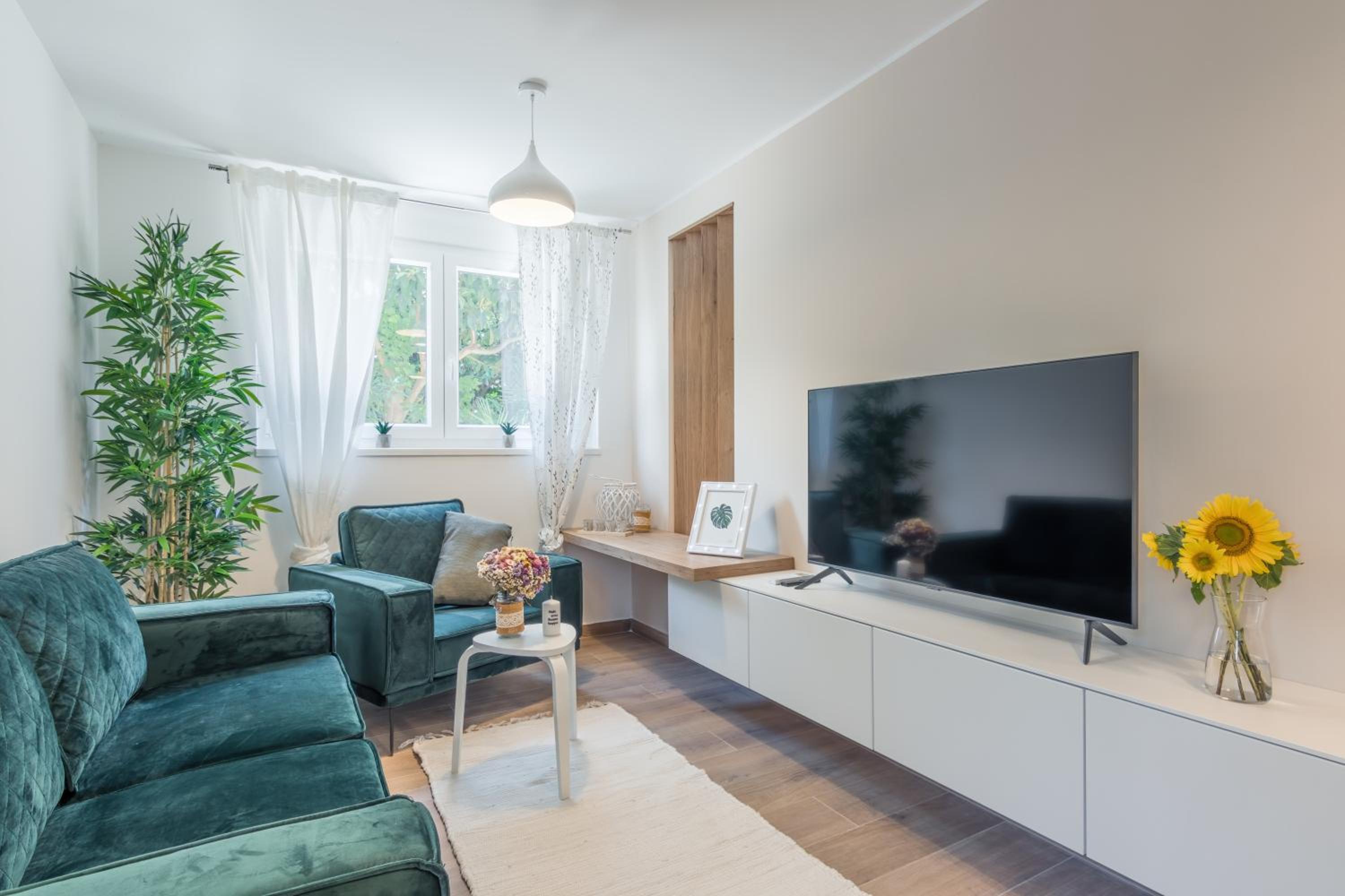 One-Bedroom Apartment - Photo 1