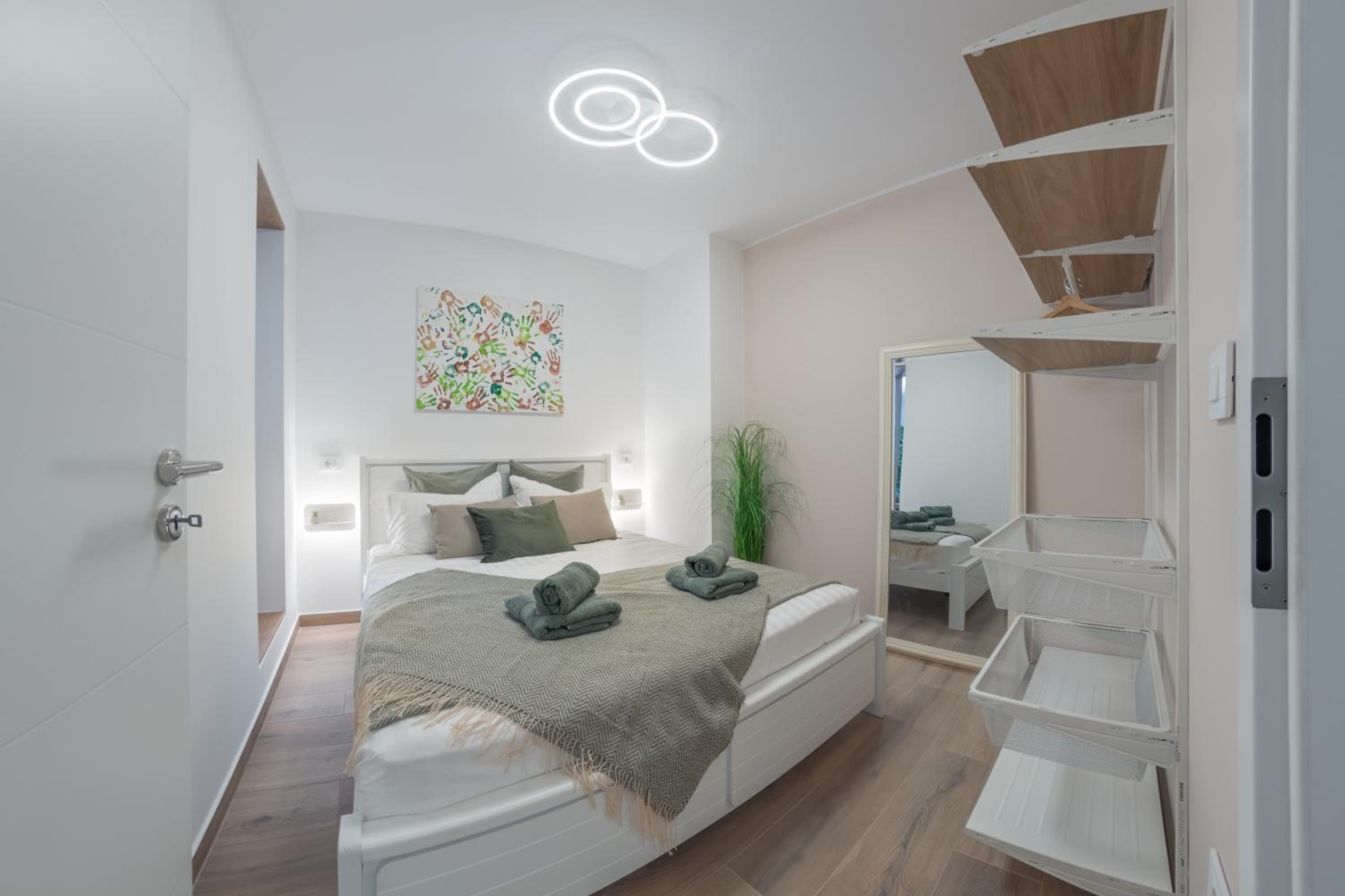 One-Bedroom Apartment - Photo 8