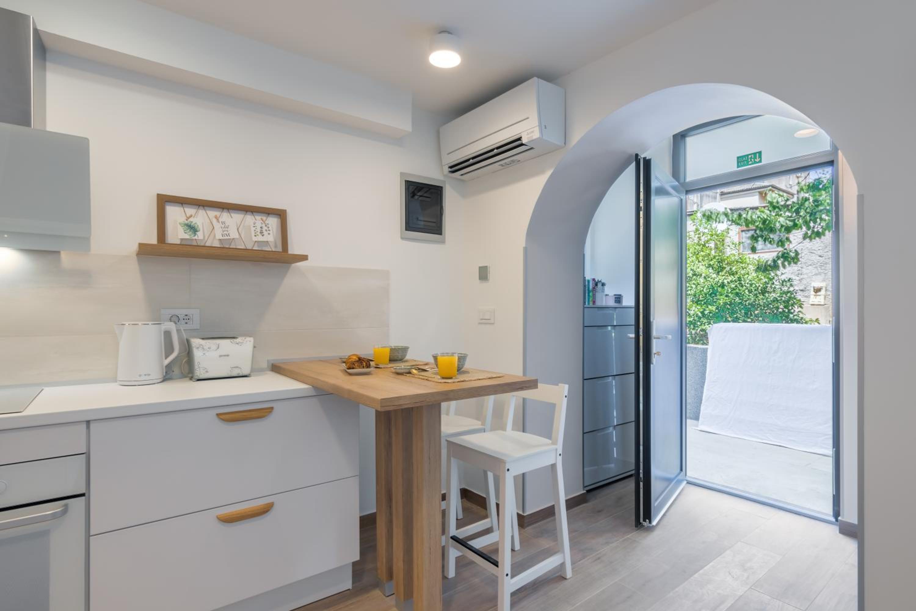 One-Bedroom Apartment - Photo 11