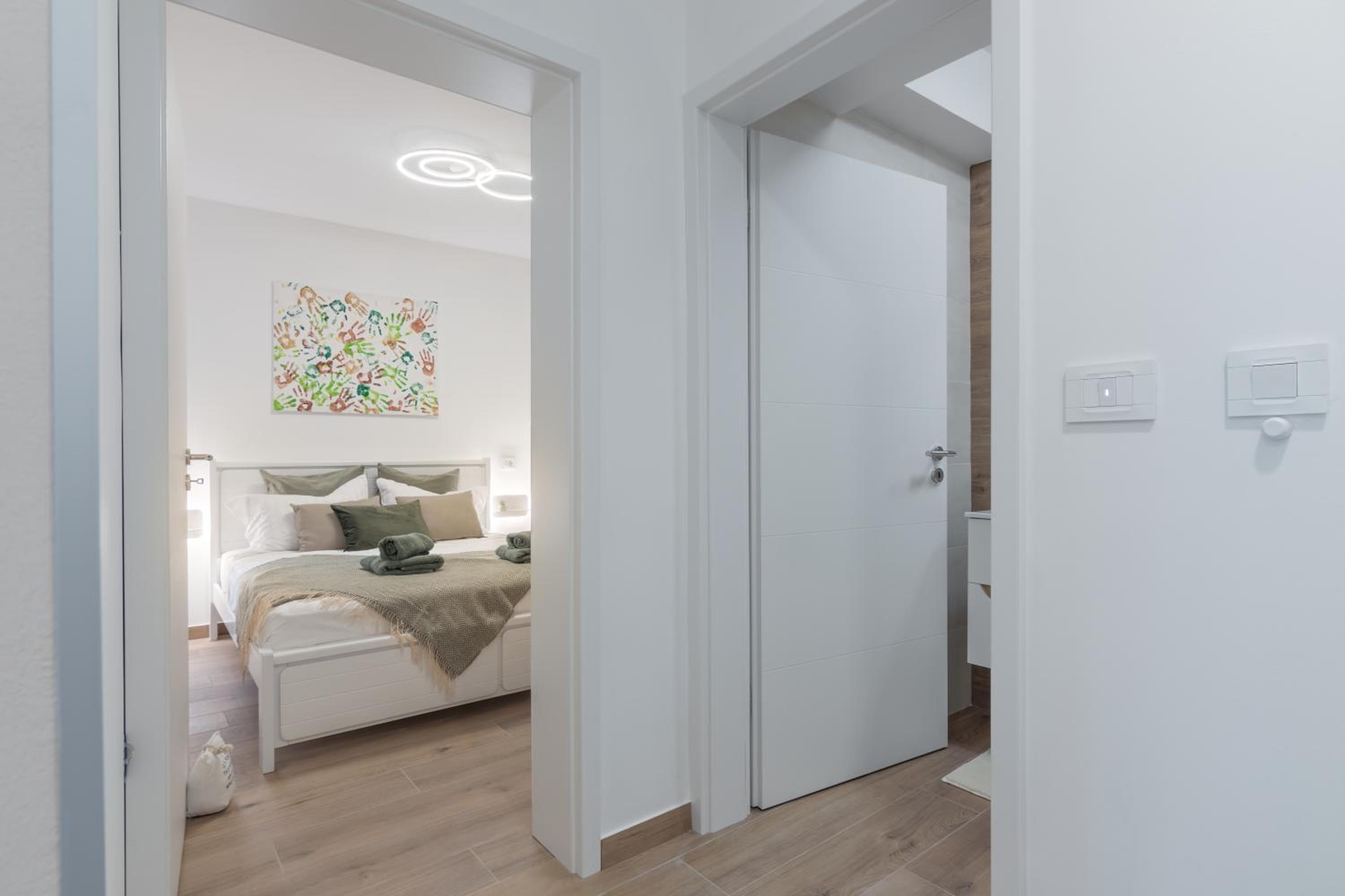 One-Bedroom Apartment - Photo 14