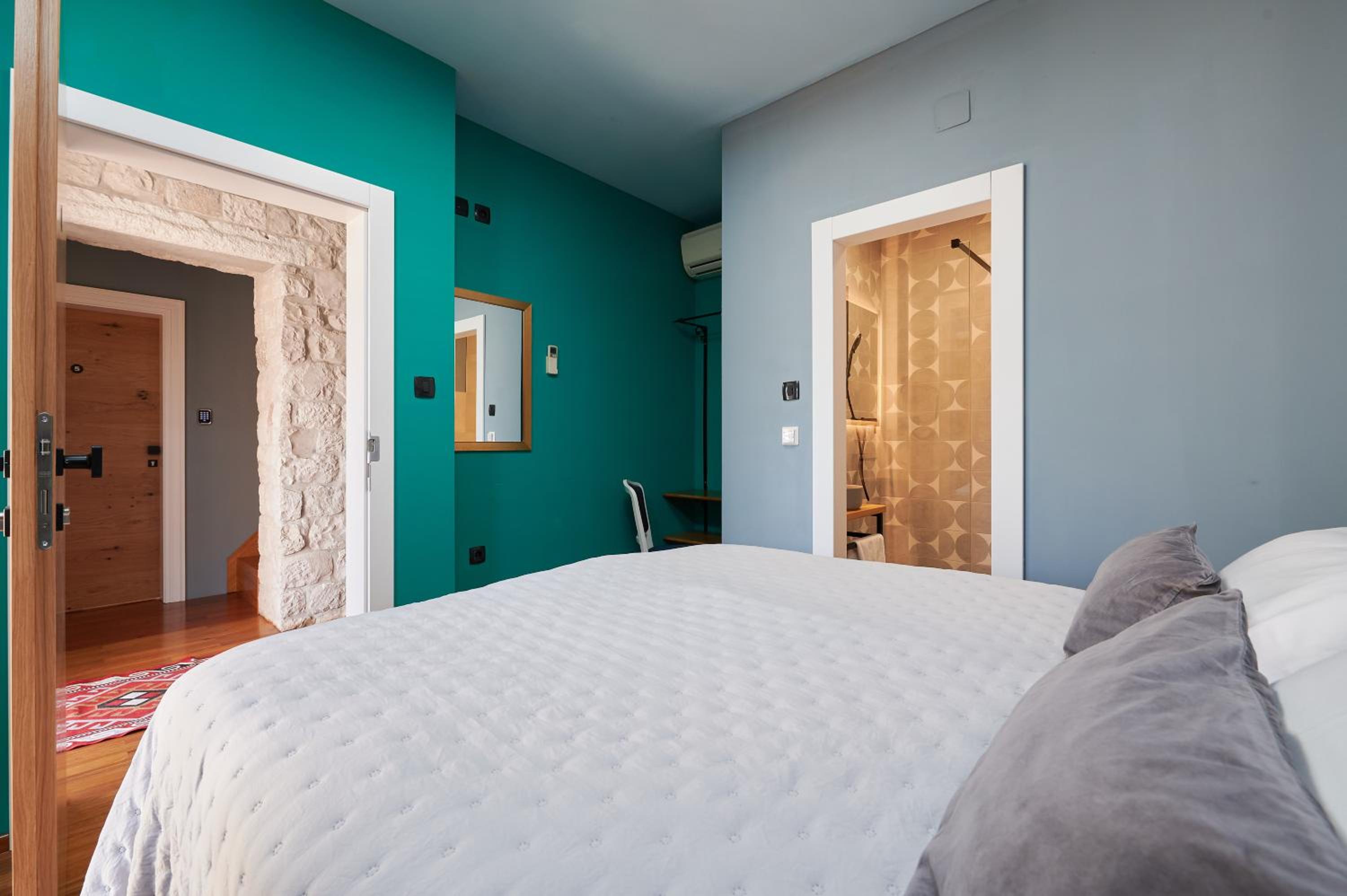 Deluxe Double Room with Balcony and Sea View - Photo 1