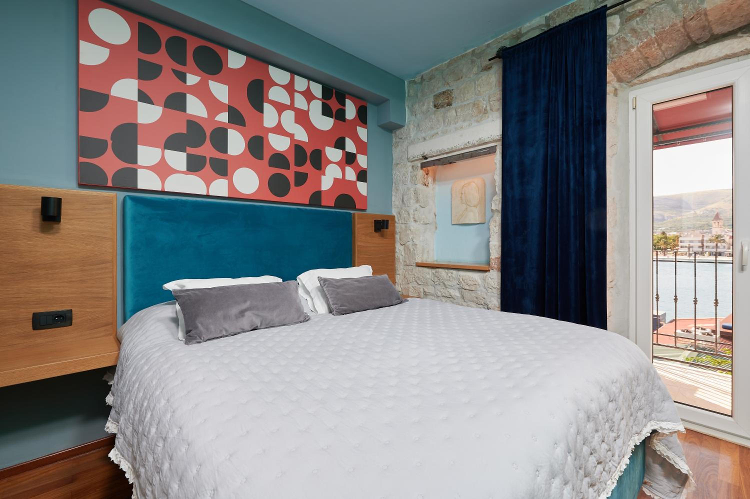 Deluxe Double Room with Balcony and Sea View - Photo 26