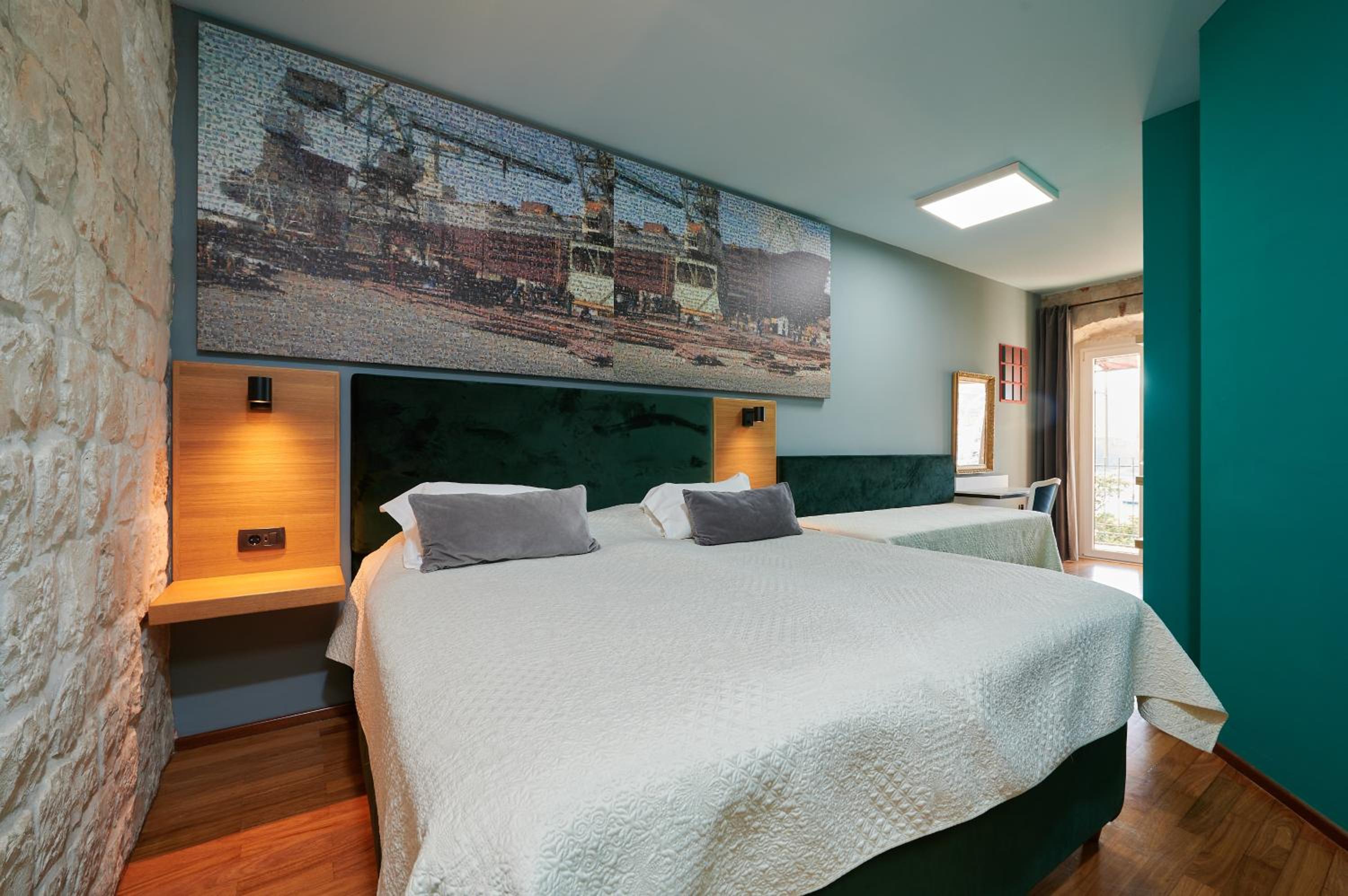 Deluxe Double Room with Balcony and Sea View - Photo 15