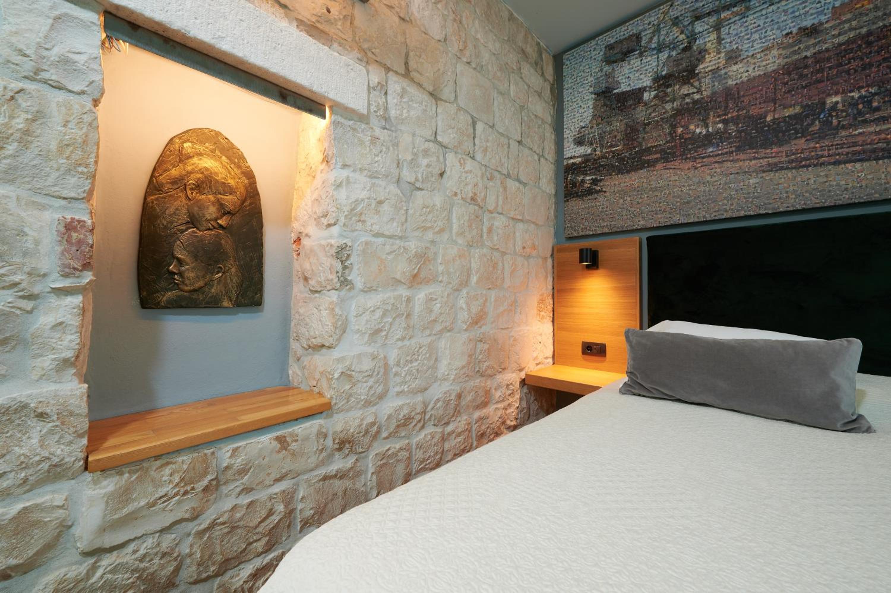 Deluxe Double Room with Balcony and Sea View - Photo 14