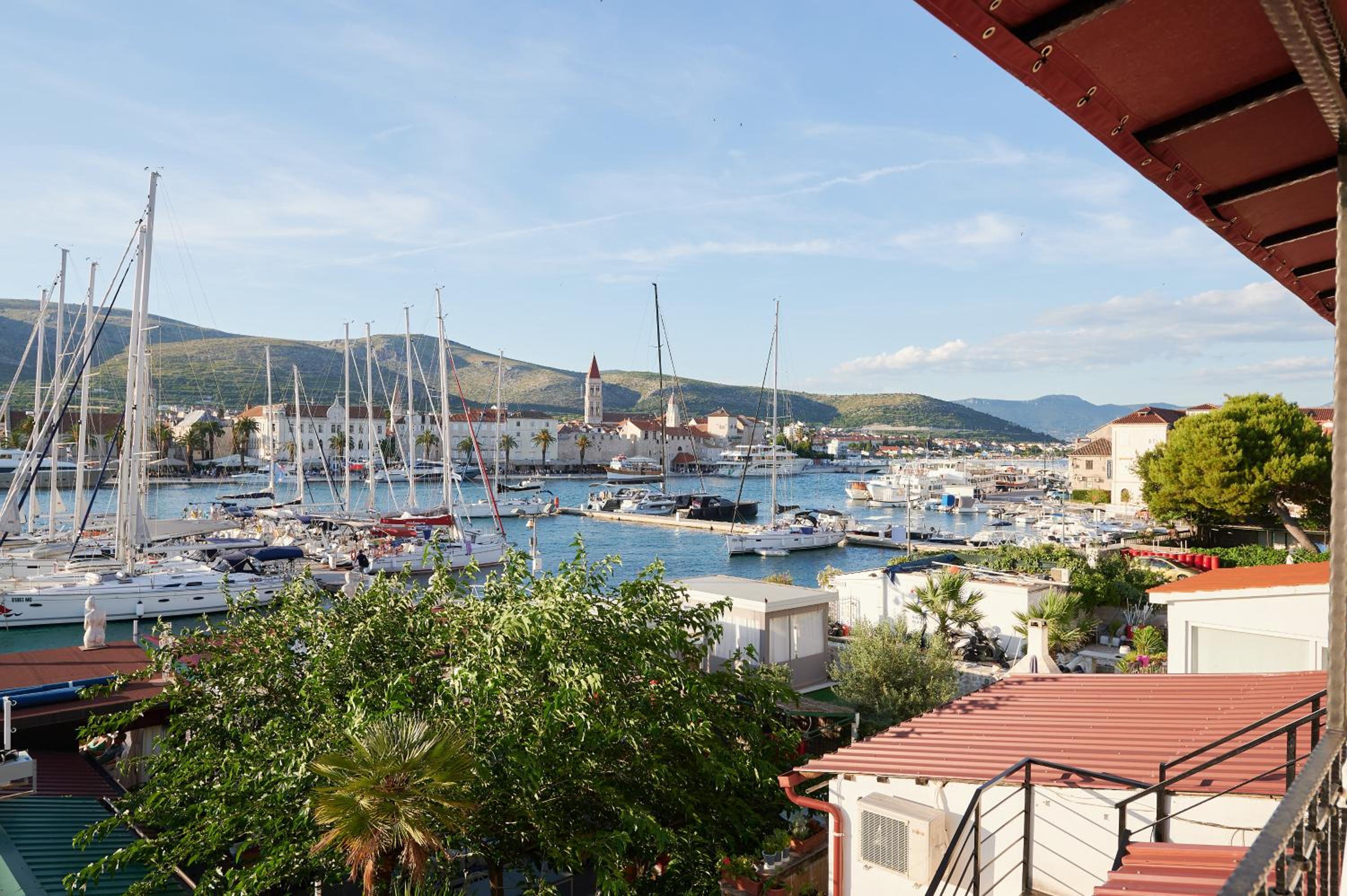 Deluxe Double Room with Balcony and Sea View - Photo 13