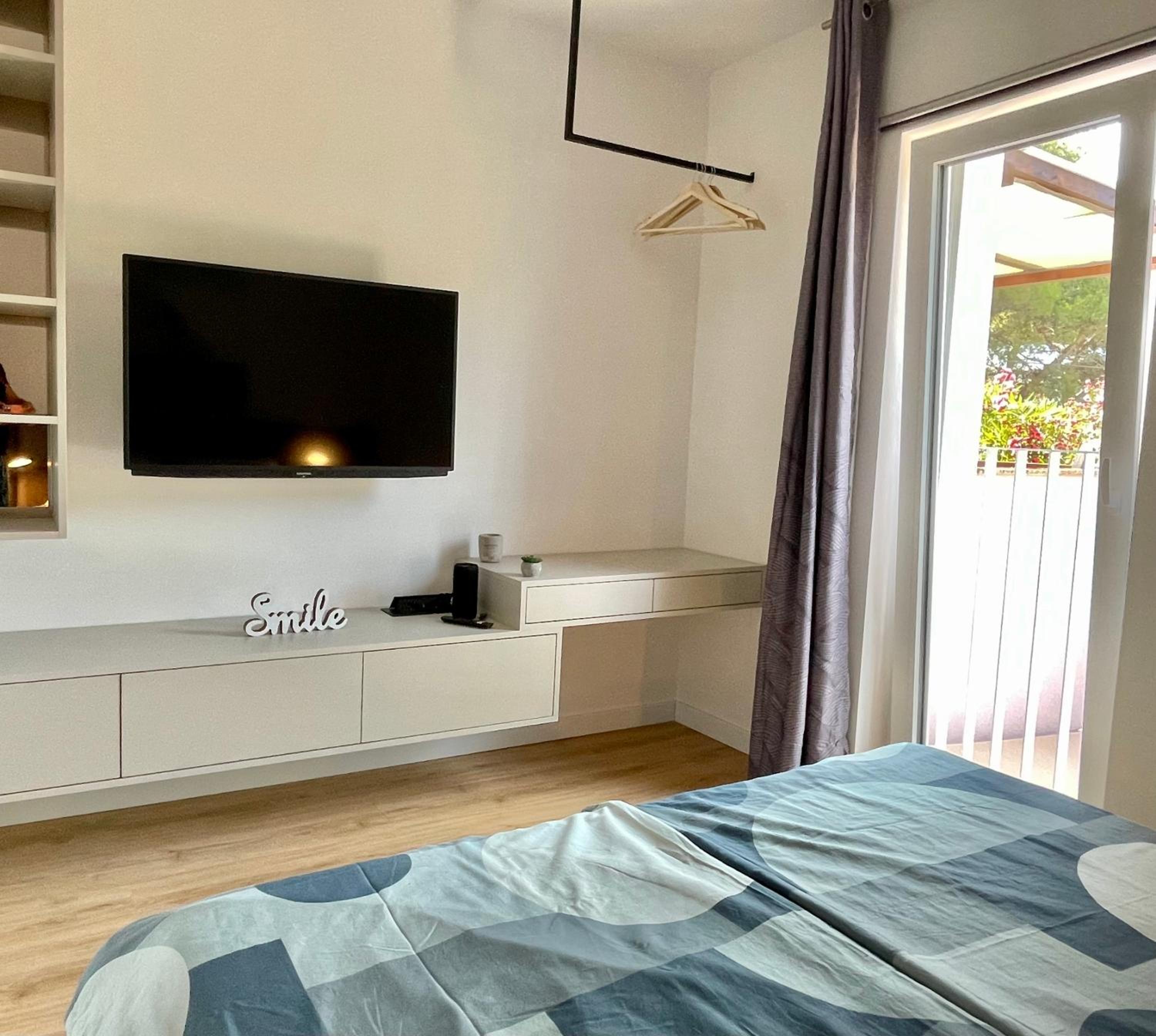 One-Bedroom Apartment - Photo 18