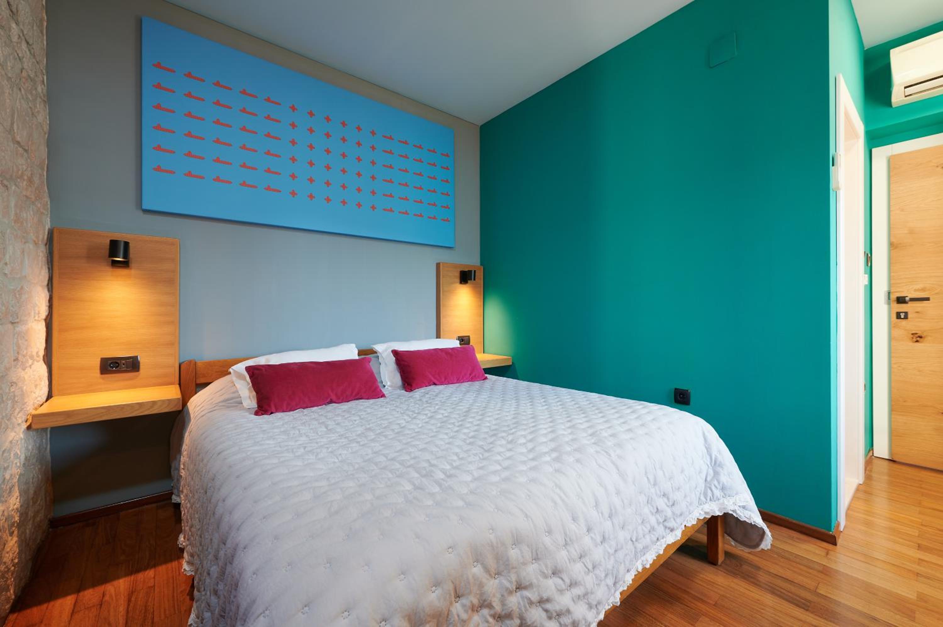 Deluxe Double Room with Sea View - Photo 10