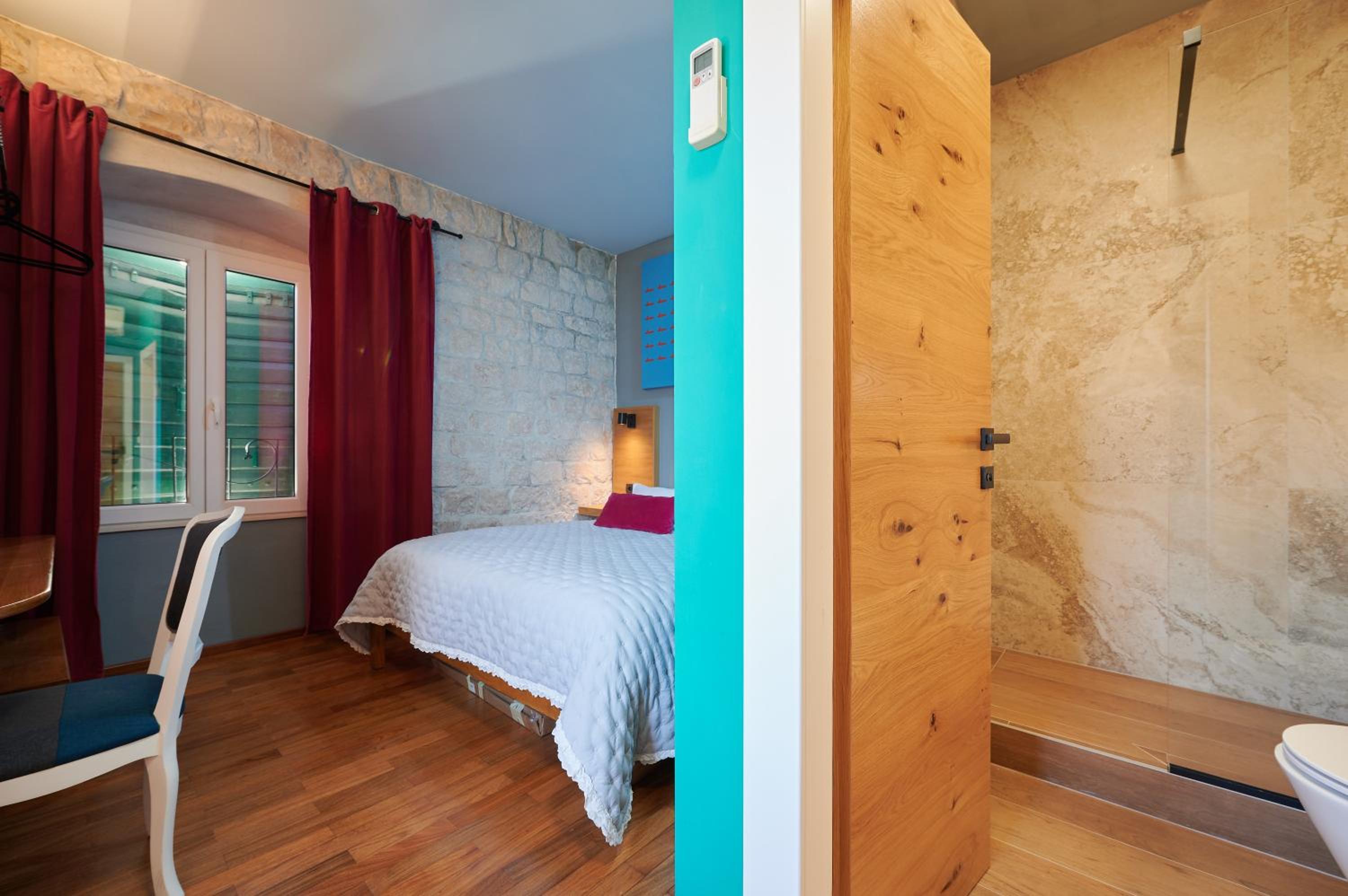 Deluxe Double Room with Sea View - Photo 29