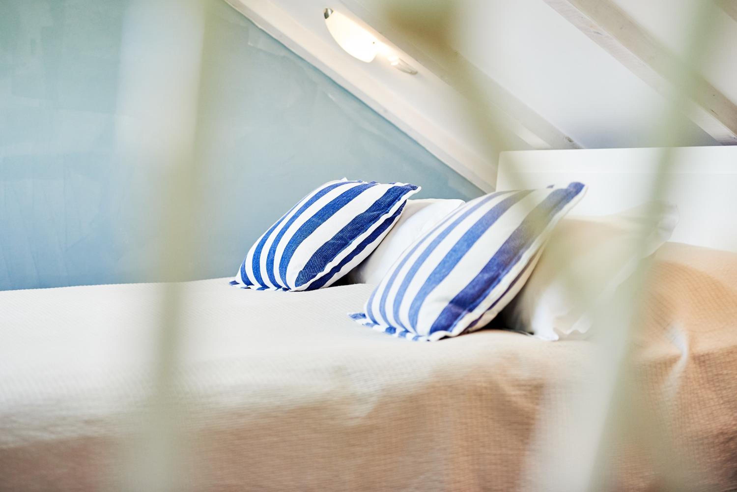 Deluxe Double Room with Sea View - Photo 19