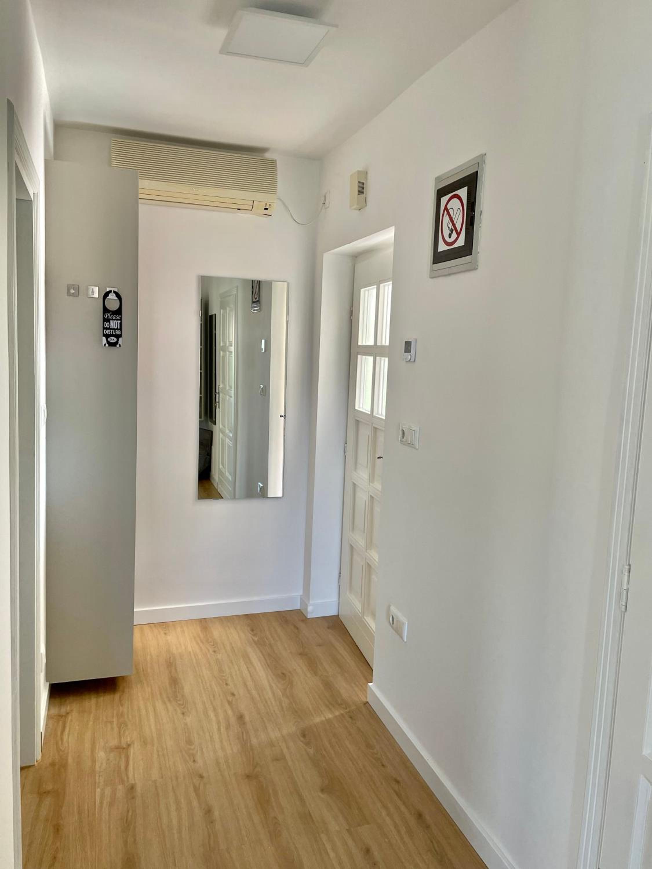 One-Bedroom Apartment - Photo 6