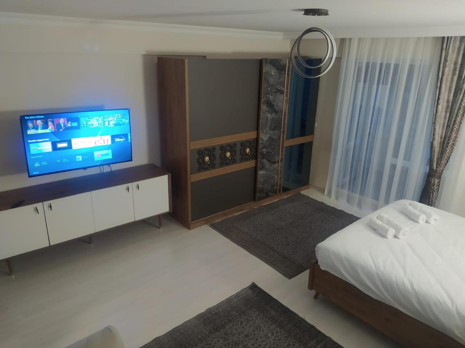 Family Room - Photo 10