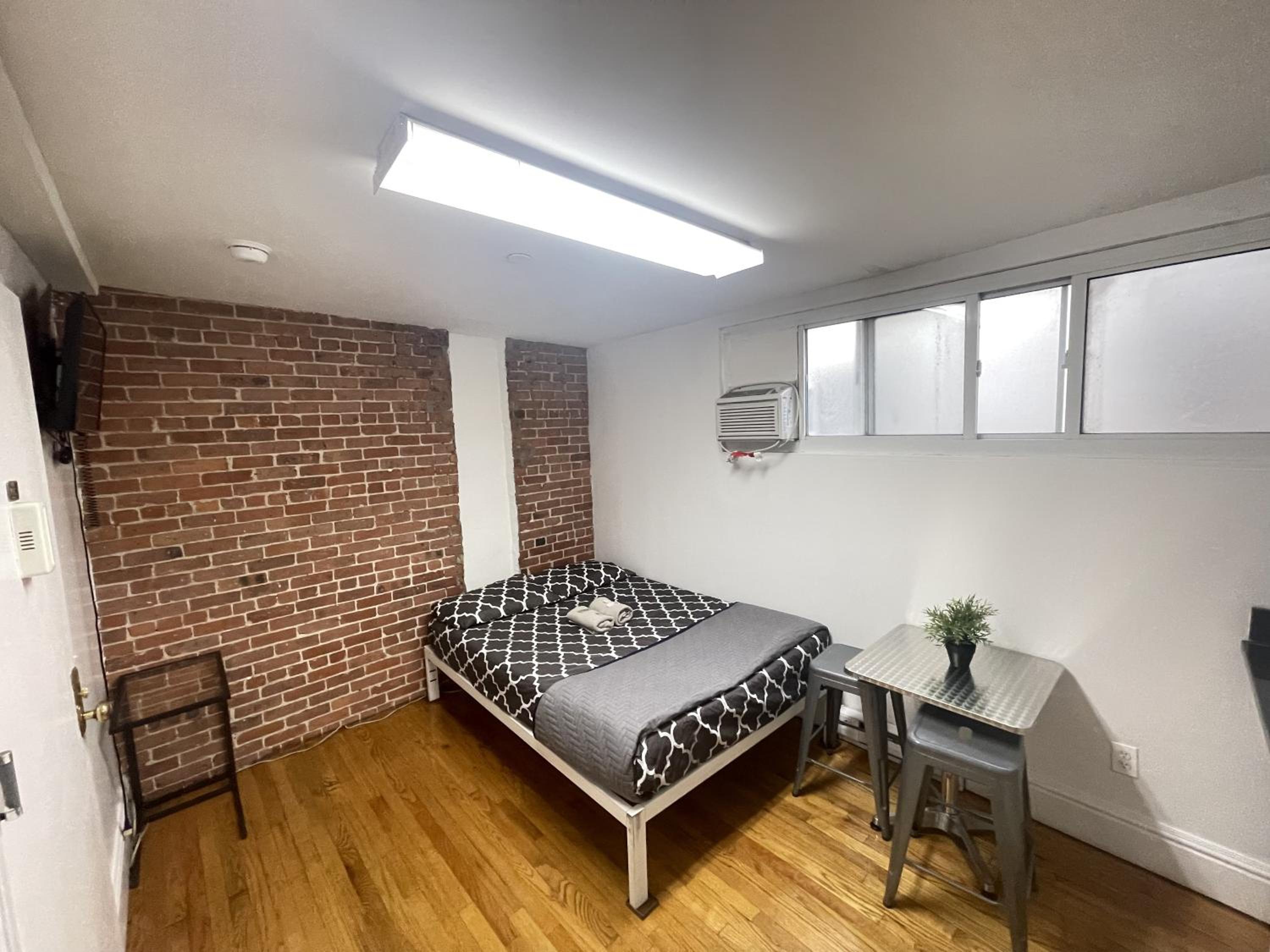 Apartment With Shared Bathroom photo 1